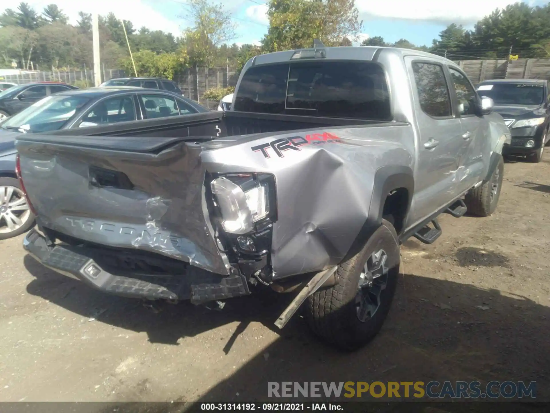 4 Photograph of a damaged car 5TFCZ5AN2KX195412 TOYOTA TACOMA 4WD 2019