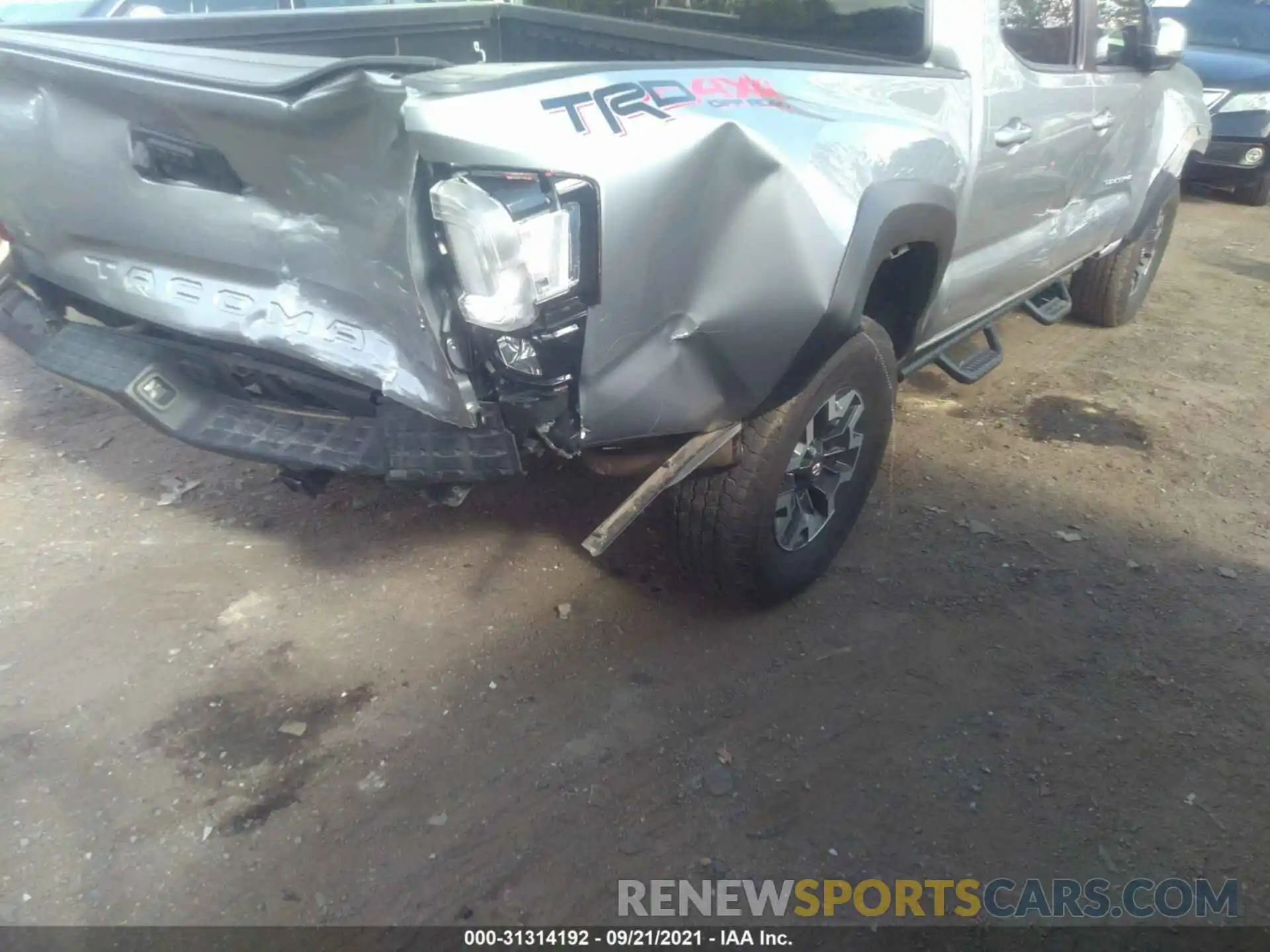 6 Photograph of a damaged car 5TFCZ5AN2KX195412 TOYOTA TACOMA 4WD 2019