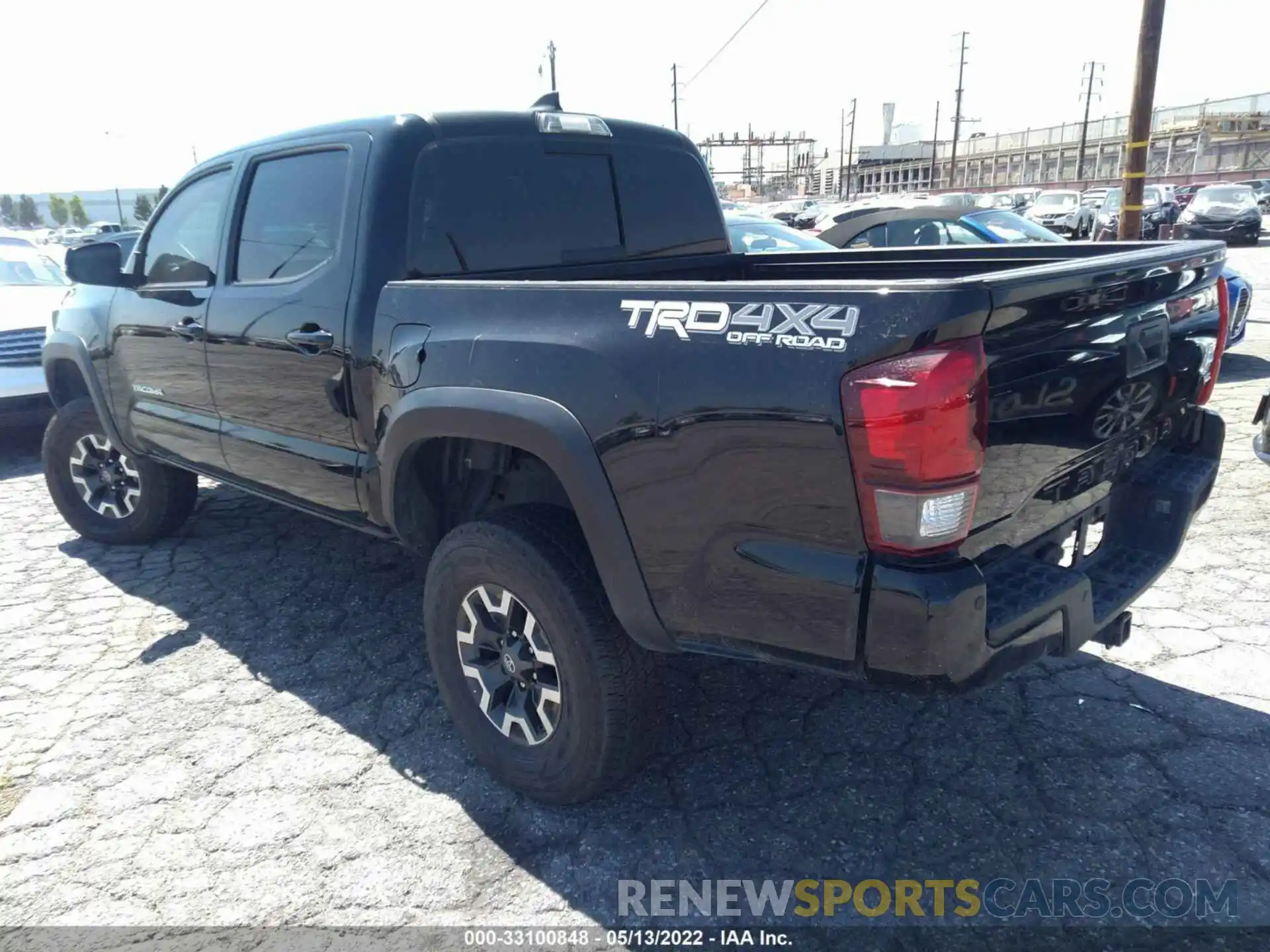 3 Photograph of a damaged car 5TFCZ5AN2KX196950 TOYOTA TACOMA 4WD 2019