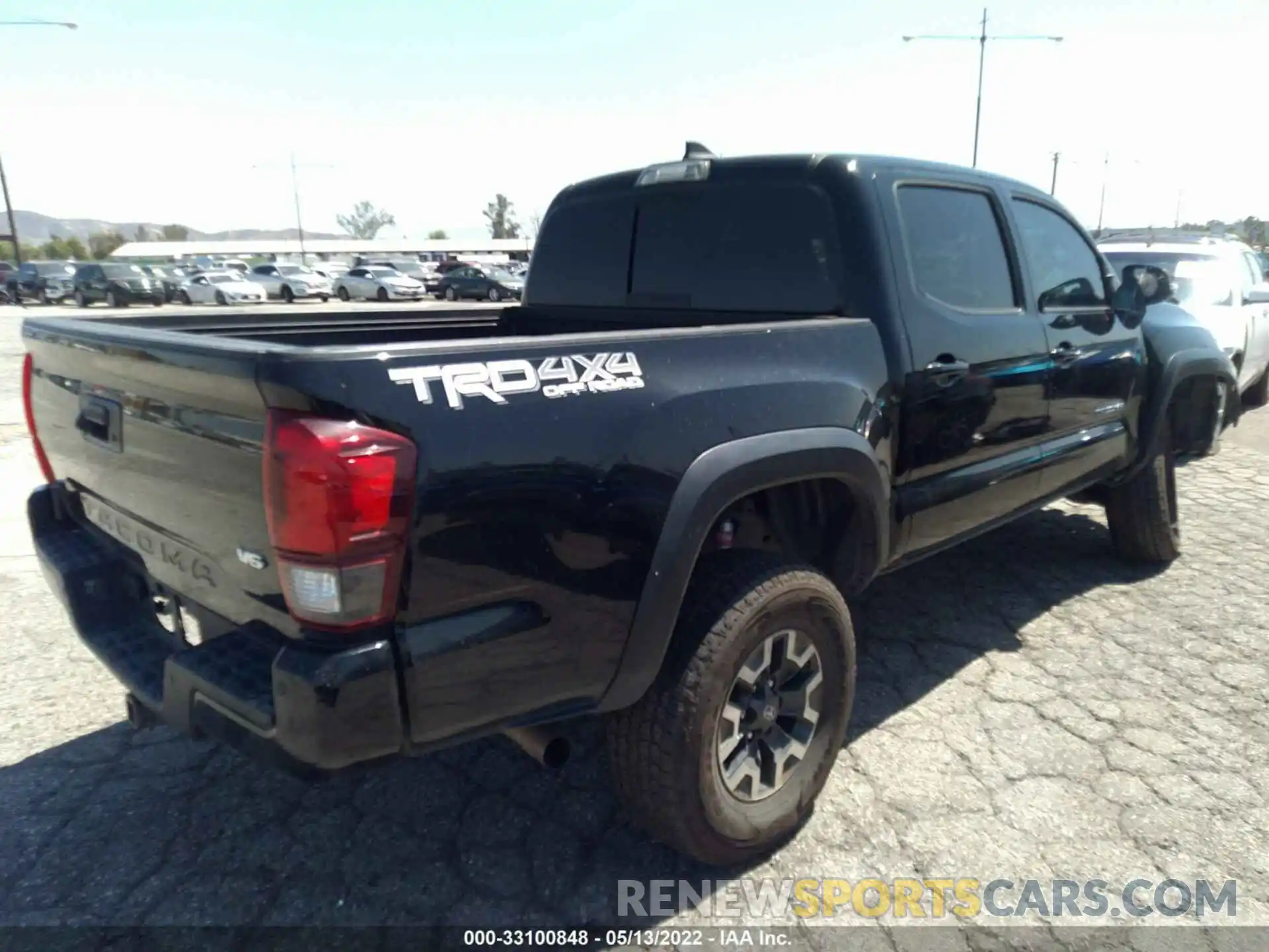 4 Photograph of a damaged car 5TFCZ5AN2KX196950 TOYOTA TACOMA 4WD 2019