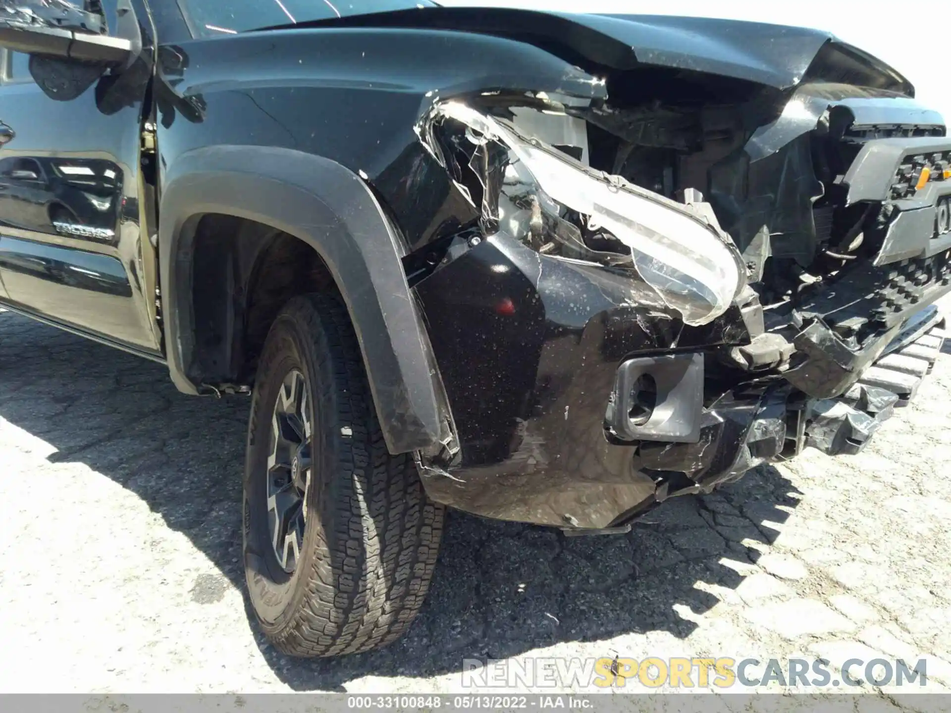 6 Photograph of a damaged car 5TFCZ5AN2KX196950 TOYOTA TACOMA 4WD 2019