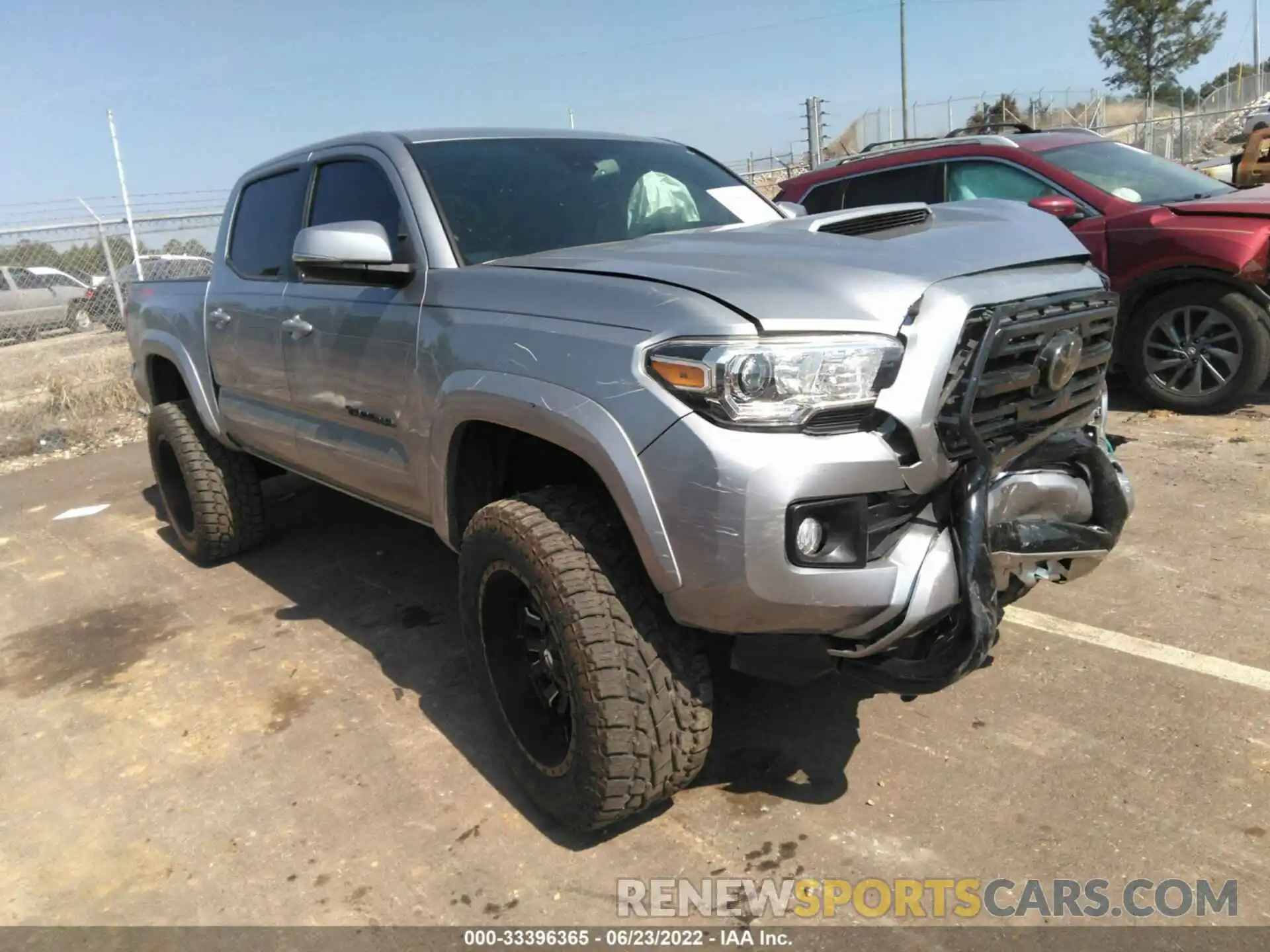 1 Photograph of a damaged car 5TFCZ5AN2KX205548 TOYOTA TACOMA 4WD 2019