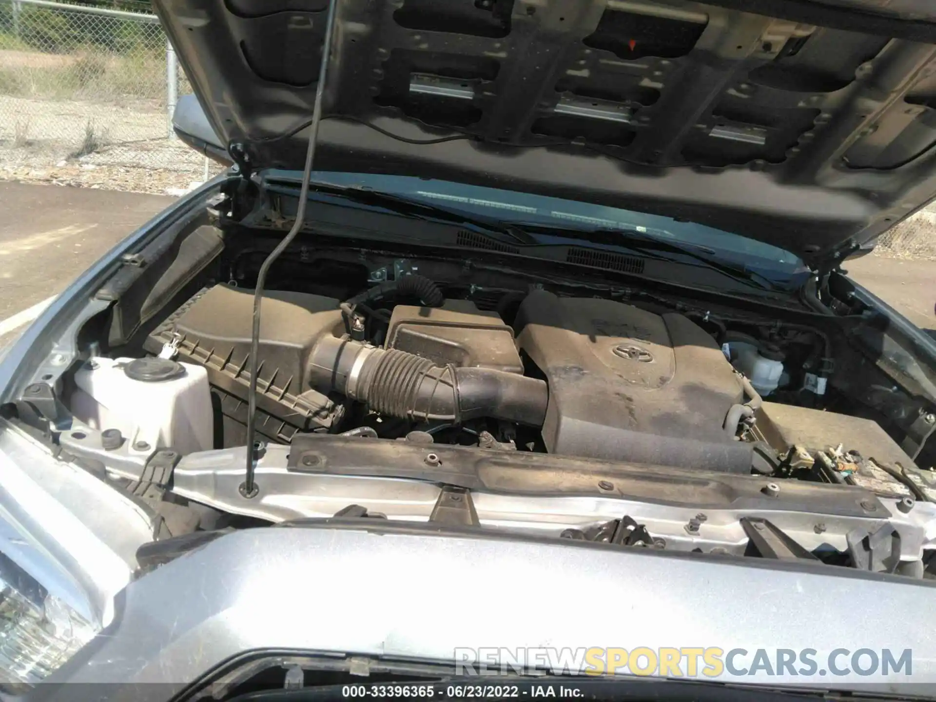 10 Photograph of a damaged car 5TFCZ5AN2KX205548 TOYOTA TACOMA 4WD 2019