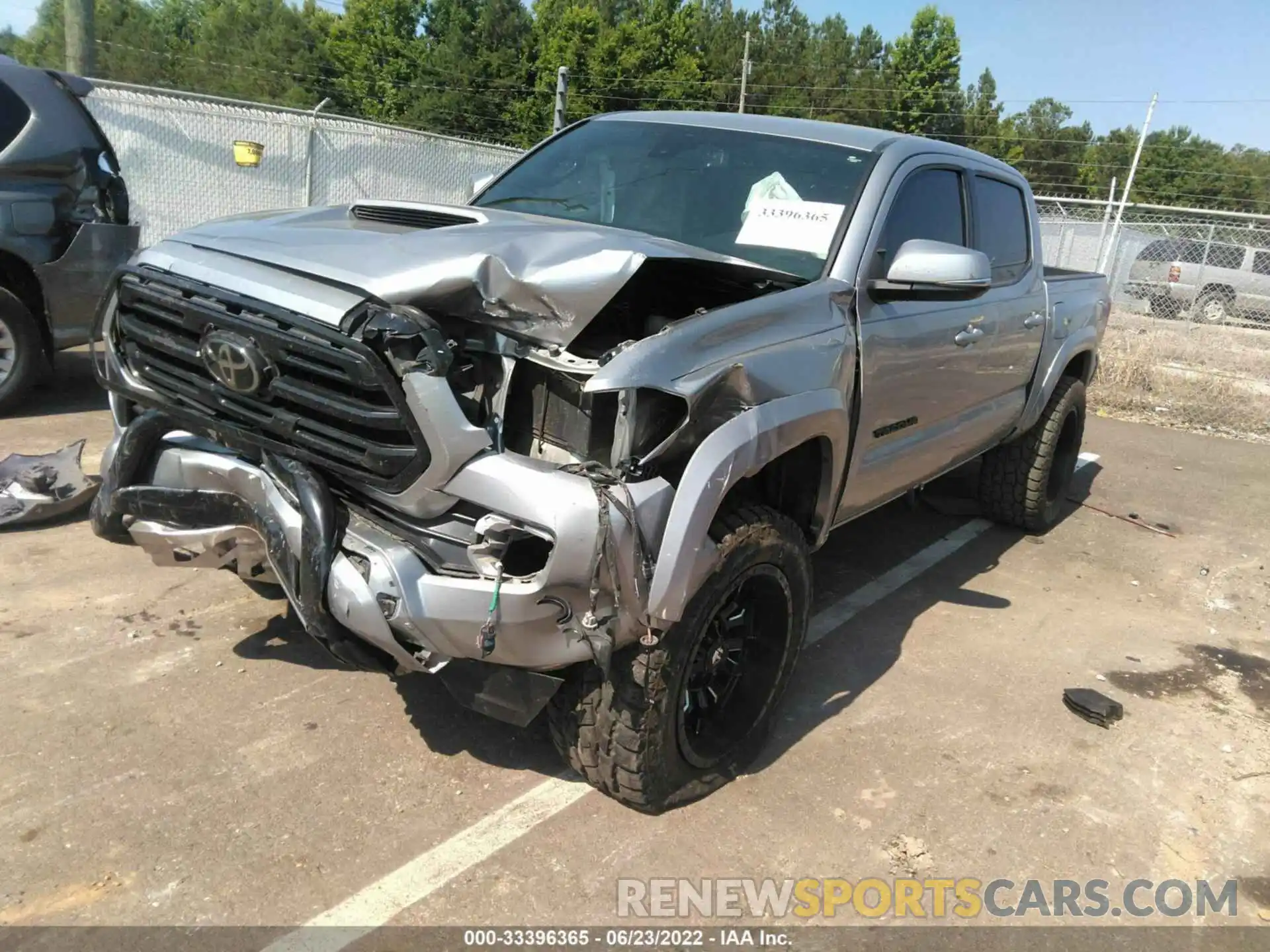 2 Photograph of a damaged car 5TFCZ5AN2KX205548 TOYOTA TACOMA 4WD 2019