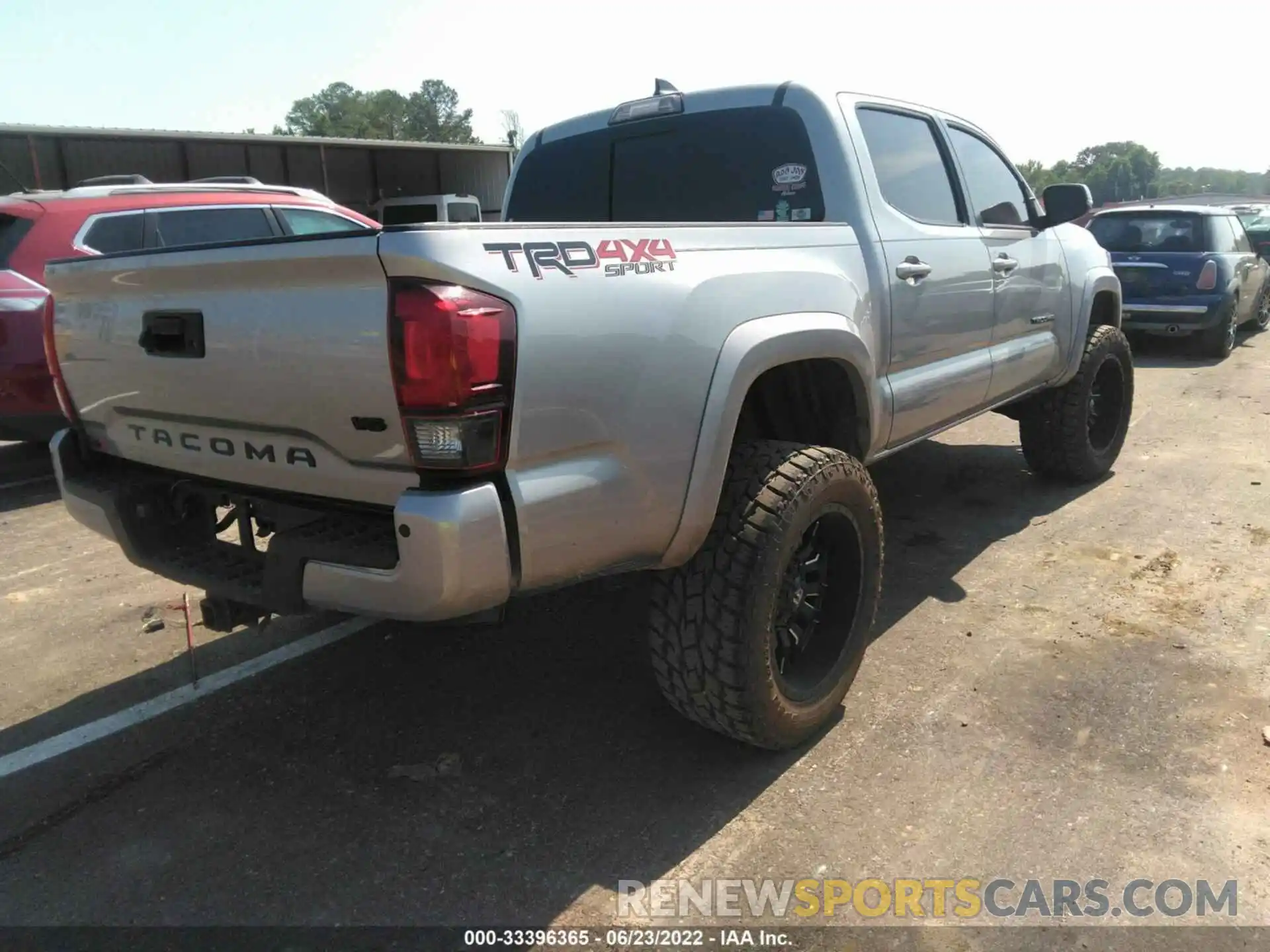 4 Photograph of a damaged car 5TFCZ5AN2KX205548 TOYOTA TACOMA 4WD 2019