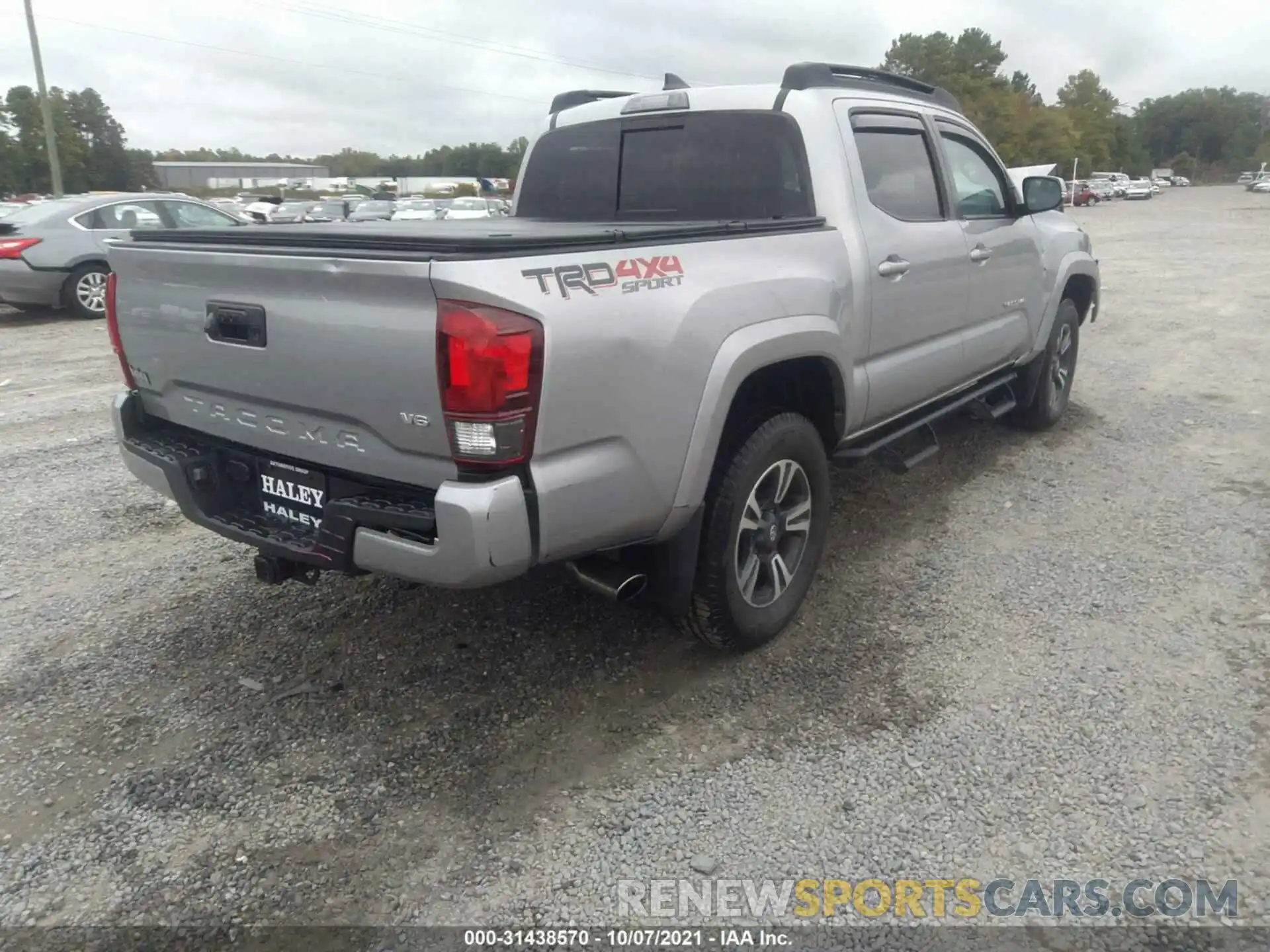 4 Photograph of a damaged car 5TFCZ5AN2KX208112 TOYOTA TACOMA 4WD 2019