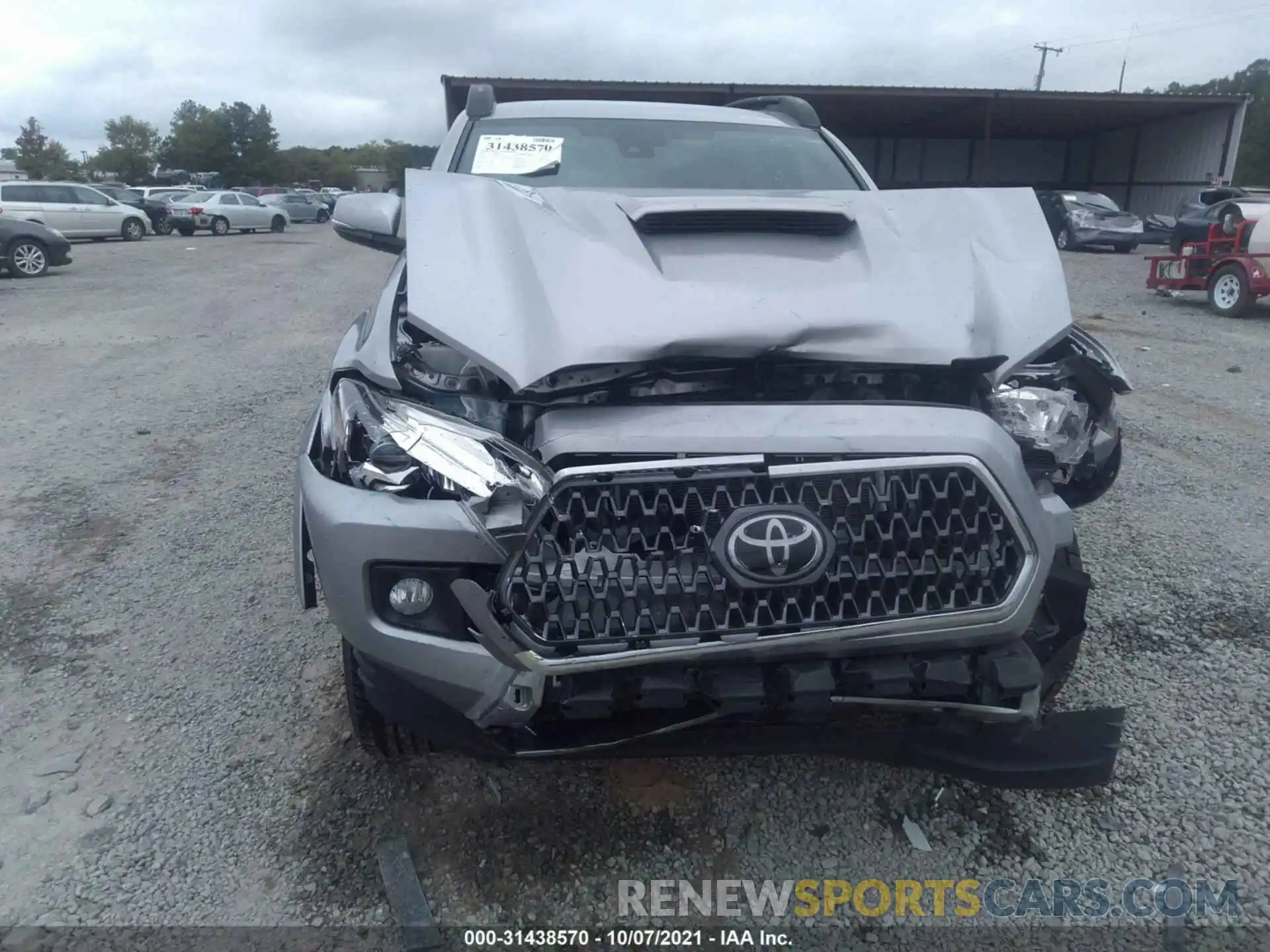 6 Photograph of a damaged car 5TFCZ5AN2KX208112 TOYOTA TACOMA 4WD 2019