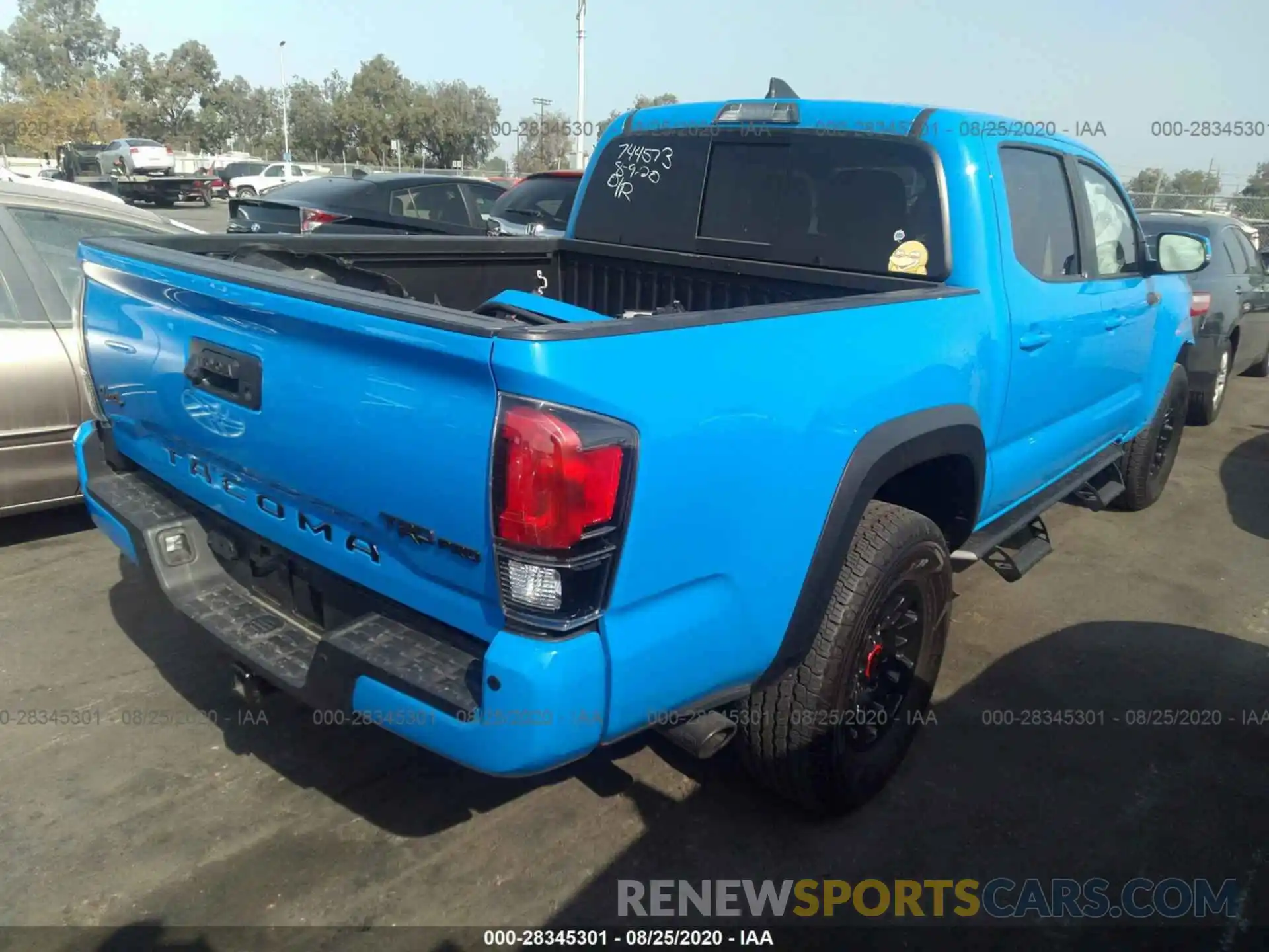 4 Фотография поврежденного автомобиля 5TFCZ5AN3KX168963 TOYOTA TACOMA 4WD 2019