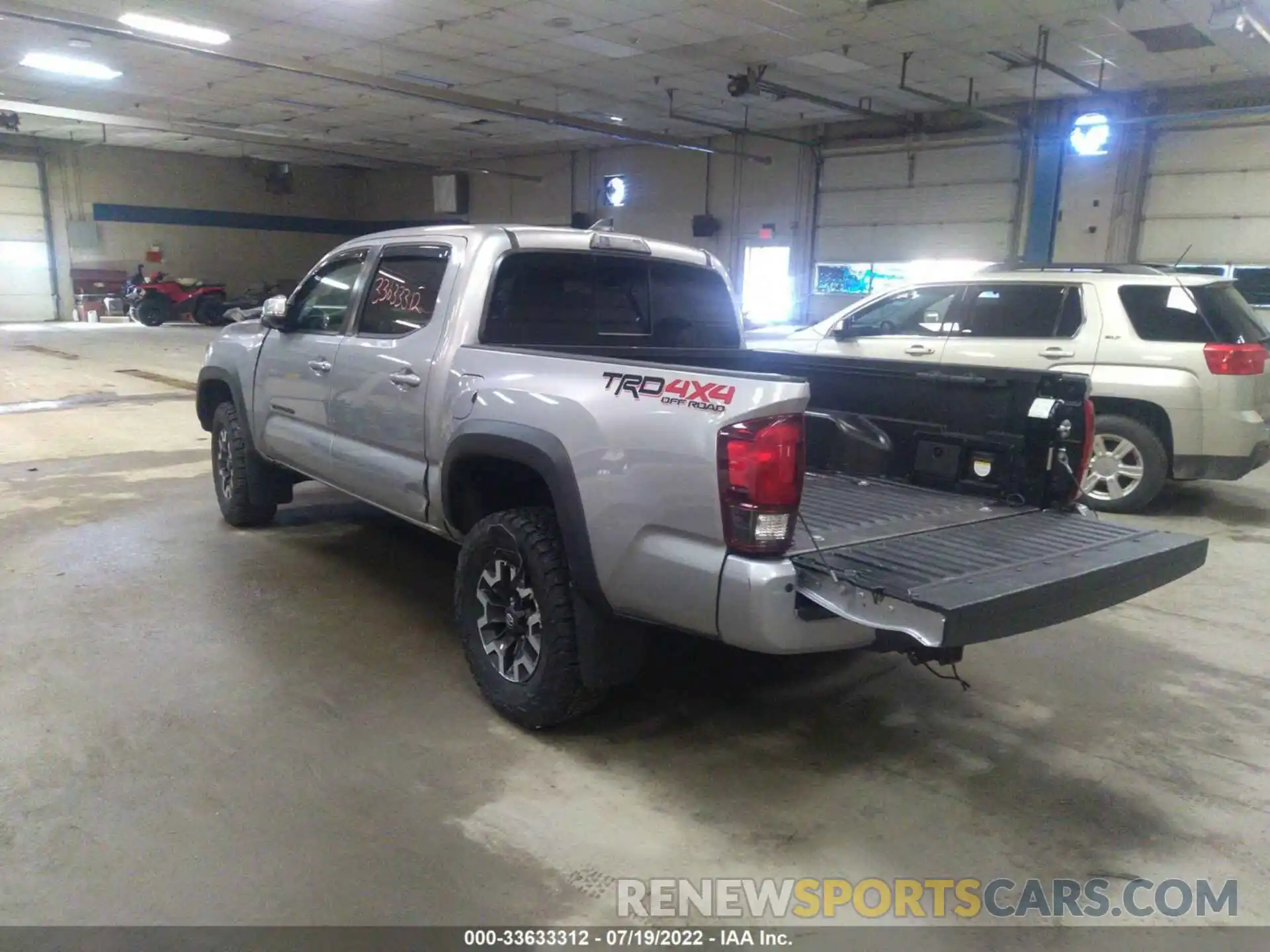 3 Photograph of a damaged car 5TFCZ5AN3KX170440 TOYOTA TACOMA 4WD 2019