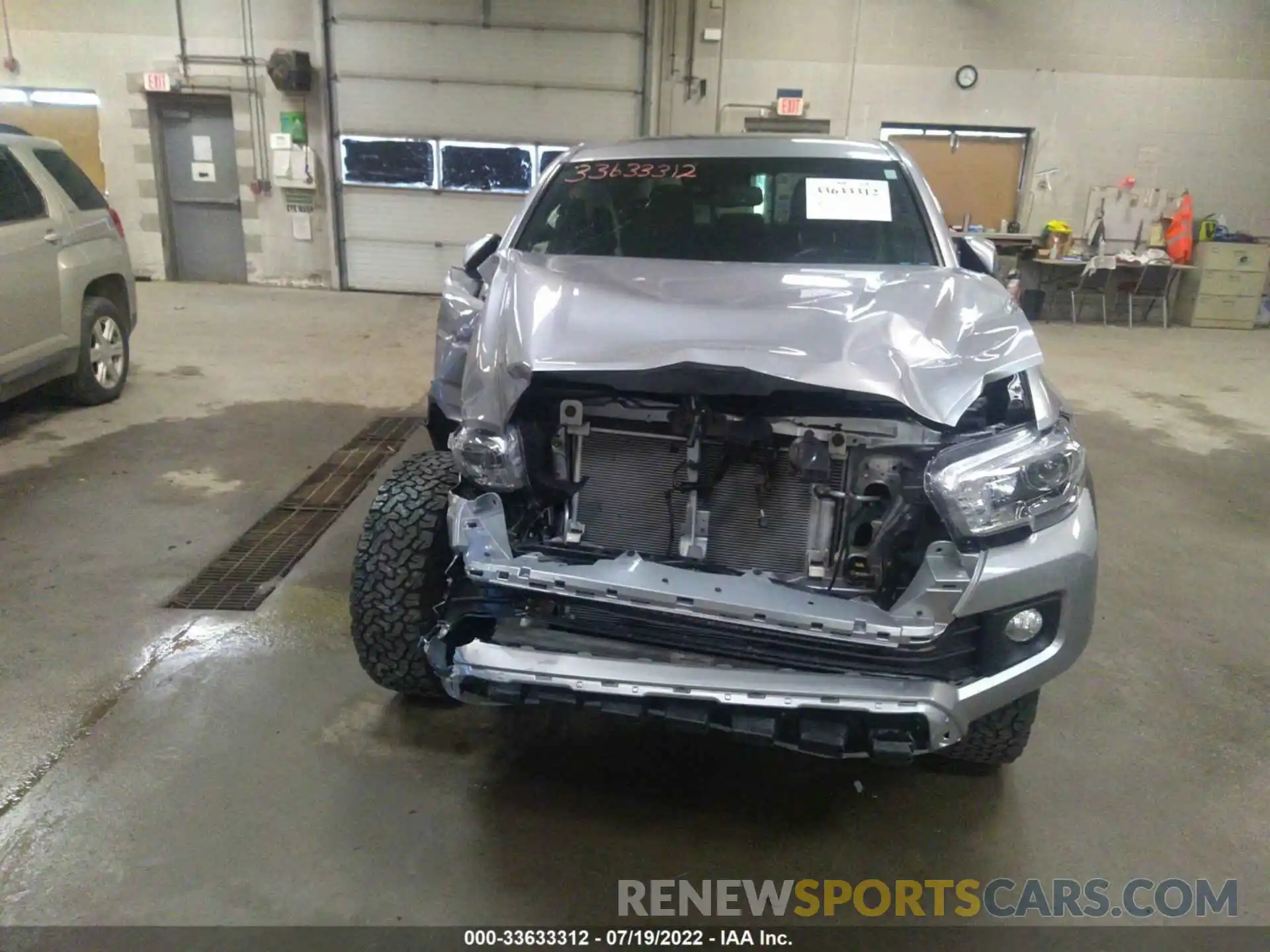 6 Photograph of a damaged car 5TFCZ5AN3KX170440 TOYOTA TACOMA 4WD 2019