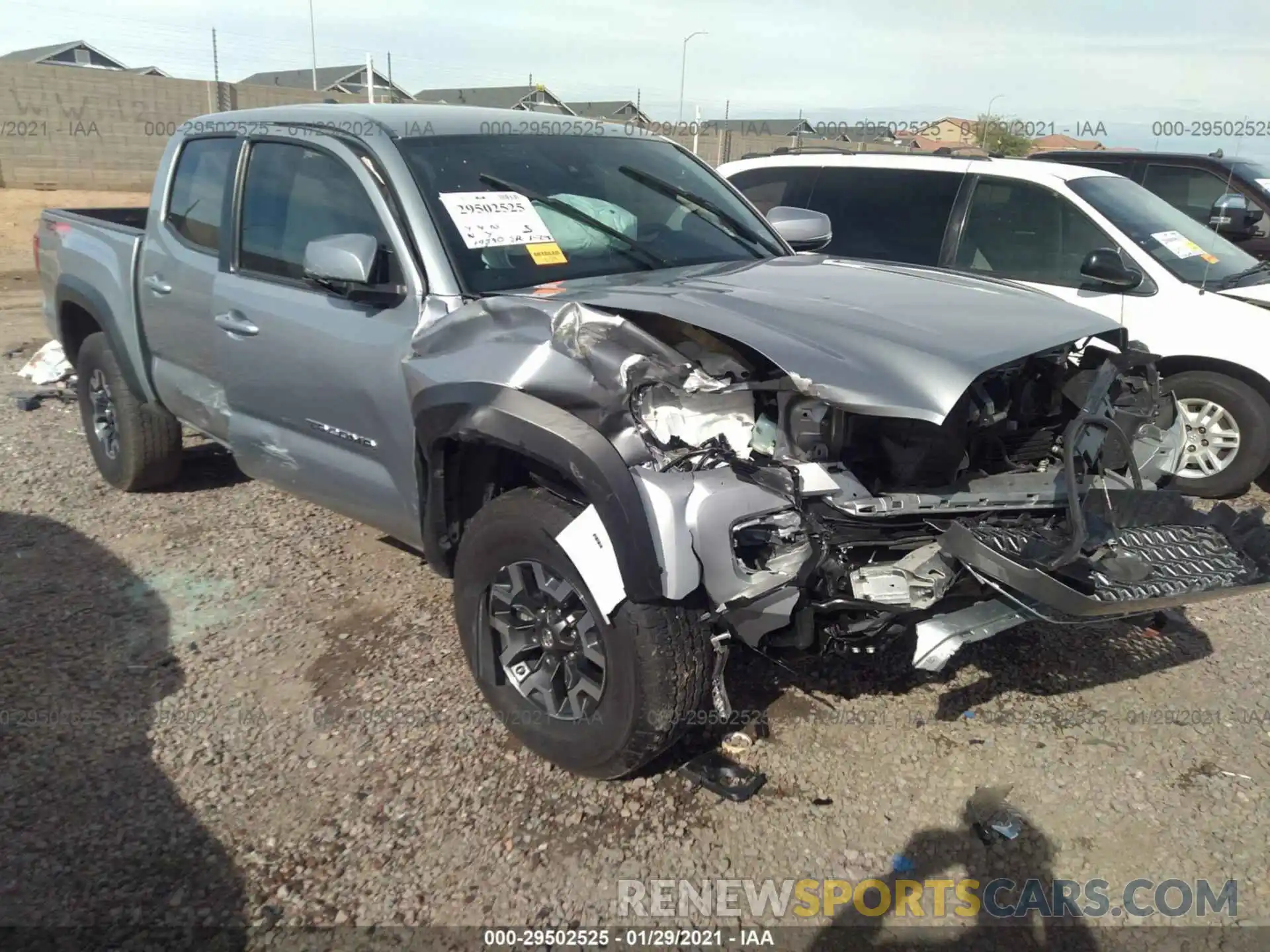 1 Фотография поврежденного автомобиля 5TFCZ5AN3KX177842 TOYOTA TACOMA 4WD 2019
