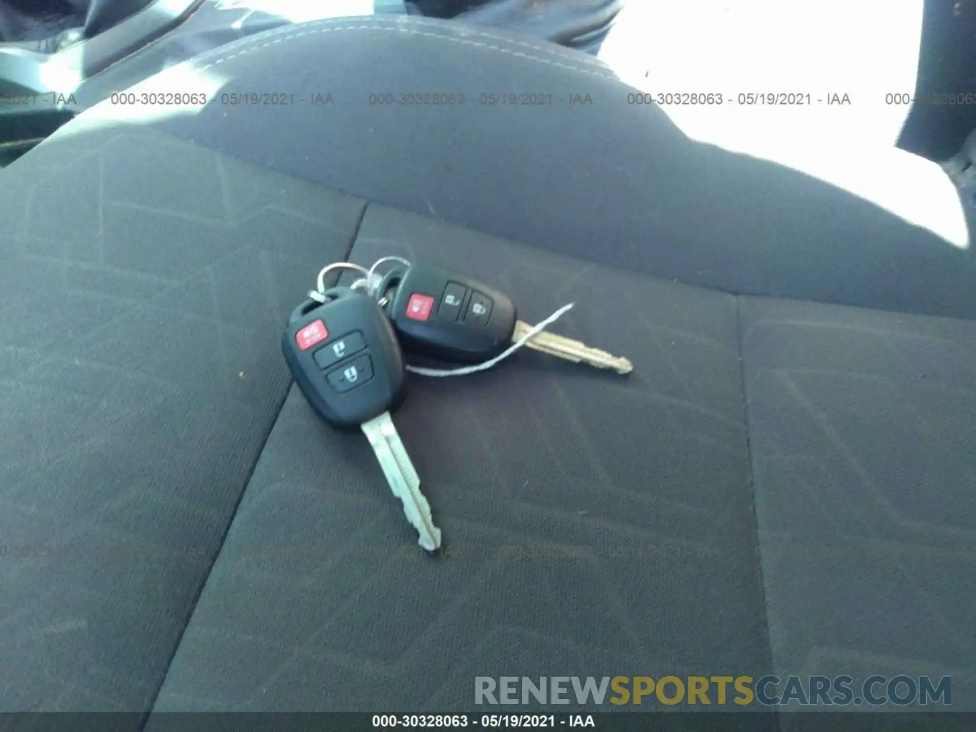 11 Photograph of a damaged car 5TFCZ5AN3KX183852 TOYOTA TACOMA 4WD 2019