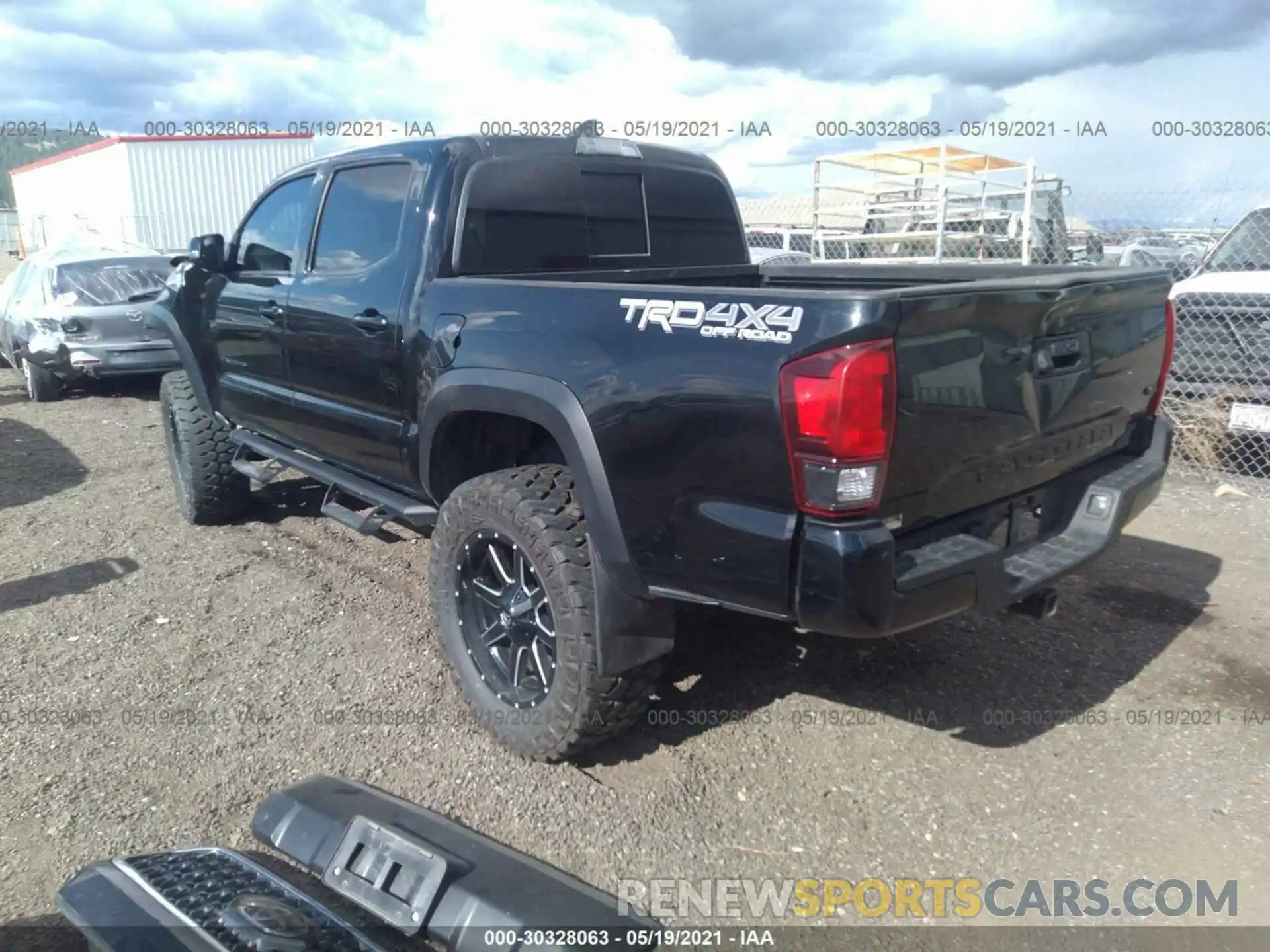 3 Фотография поврежденного автомобиля 5TFCZ5AN3KX183852 TOYOTA TACOMA 4WD 2019