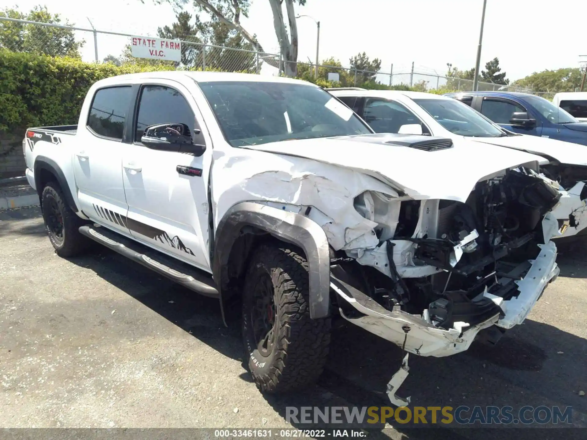 1 Photograph of a damaged car 5TFCZ5AN3KX190803 TOYOTA TACOMA 4WD 2019