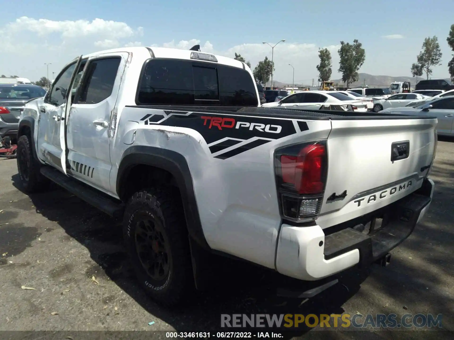 3 Photograph of a damaged car 5TFCZ5AN3KX190803 TOYOTA TACOMA 4WD 2019