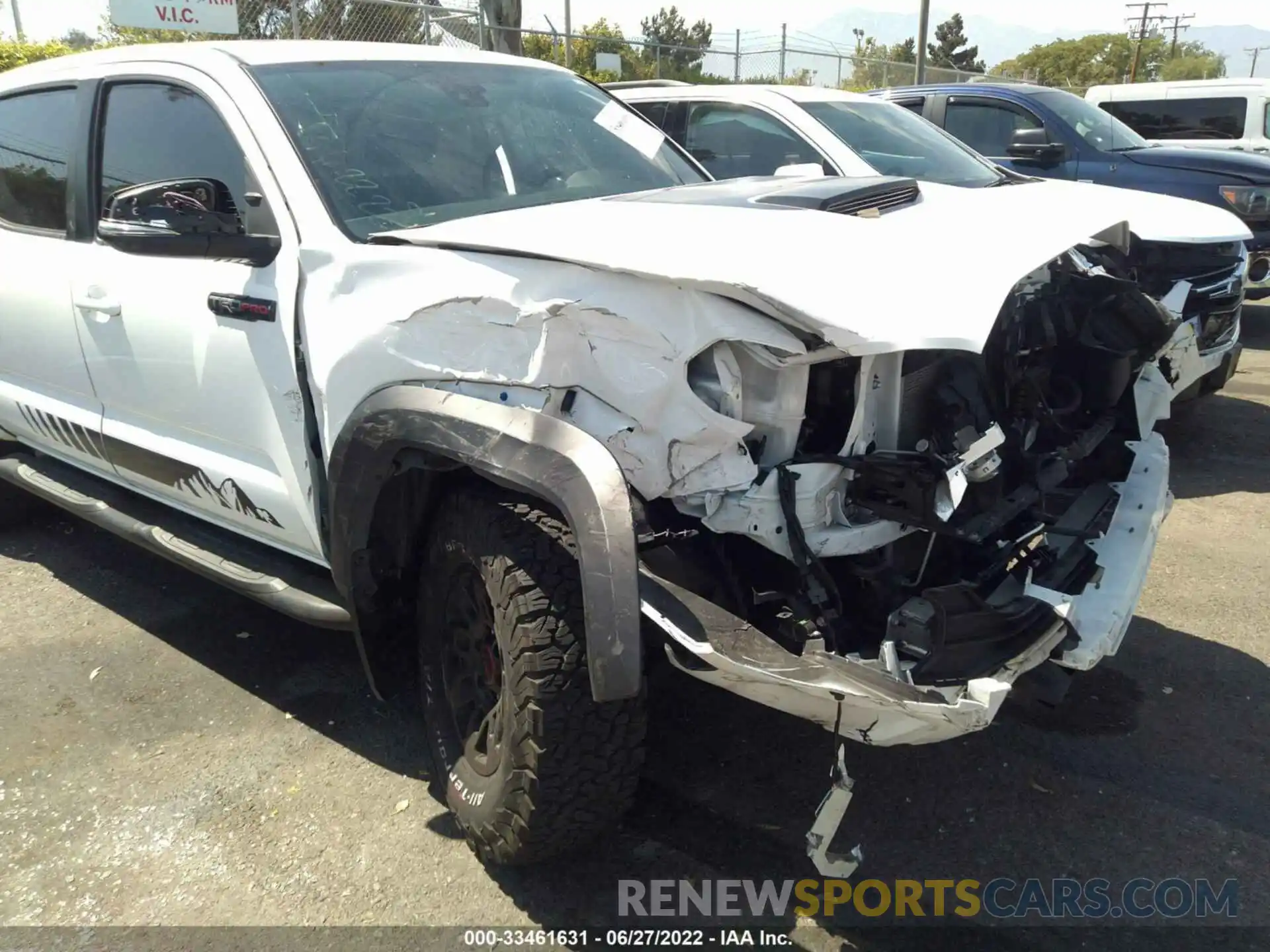 6 Photograph of a damaged car 5TFCZ5AN3KX190803 TOYOTA TACOMA 4WD 2019