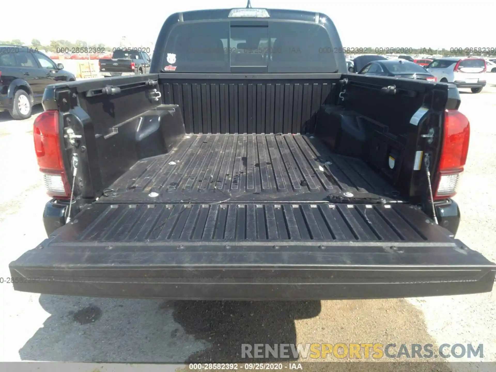 8 Photograph of a damaged car 5TFCZ5AN3KX194446 TOYOTA TACOMA 4WD 2019