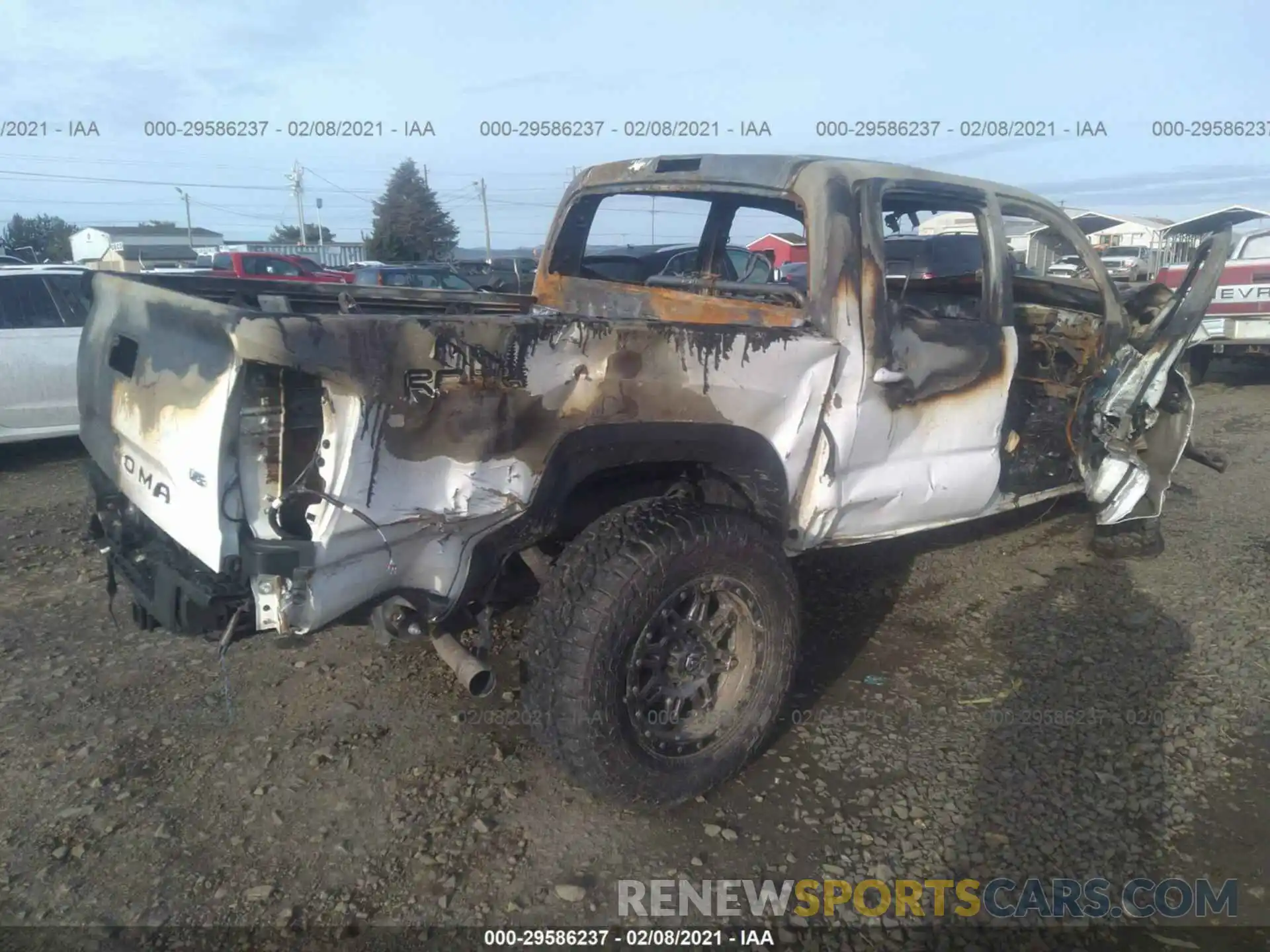 4 Photograph of a damaged car 5TFCZ5AN3KX201198 TOYOTA TACOMA 4WD 2019