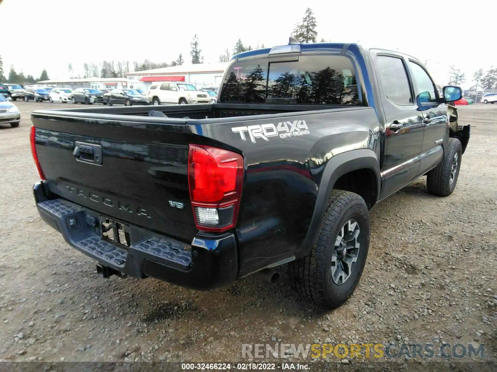 4 Фотография поврежденного автомобиля 5TFCZ5AN3KX201346 TOYOTA TACOMA 4WD 2019