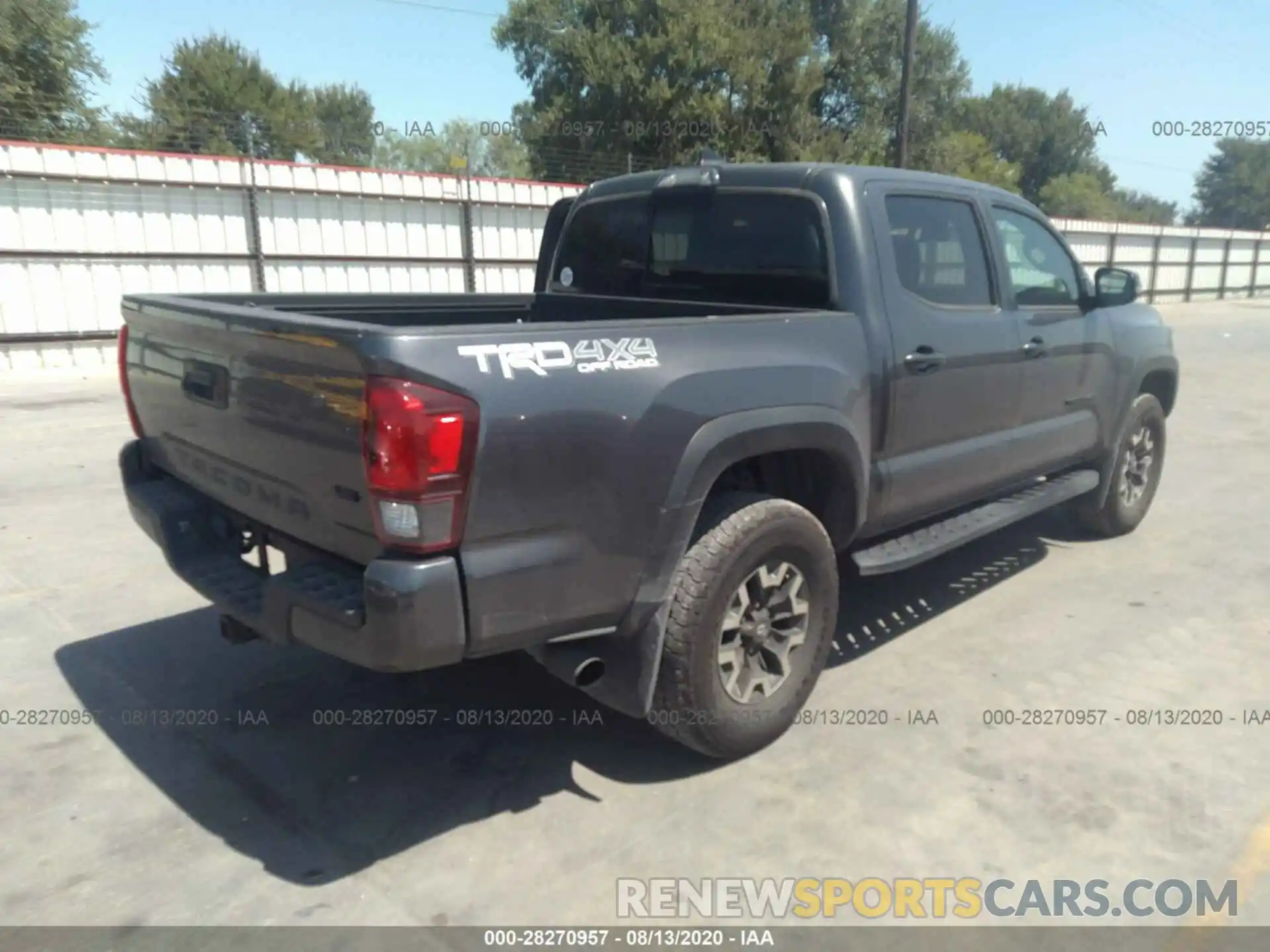 4 Фотография поврежденного автомобиля 5TFCZ5AN3KX202741 TOYOTA TACOMA 4WD 2019