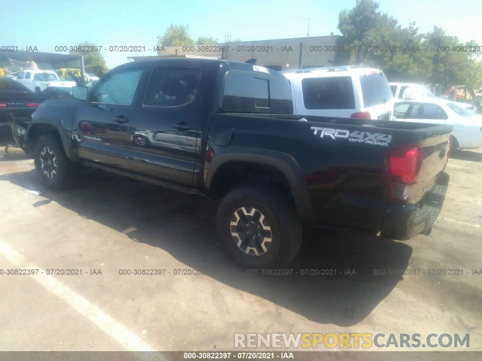 3 Photograph of a damaged car 5TFCZ5AN3KX208426 TOYOTA TACOMA 4WD 2019