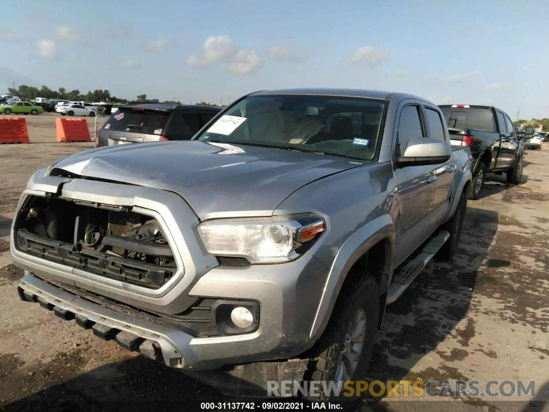 2 Фотография поврежденного автомобиля 5TFCZ5AN3KX209091 TOYOTA TACOMA 4WD 2019