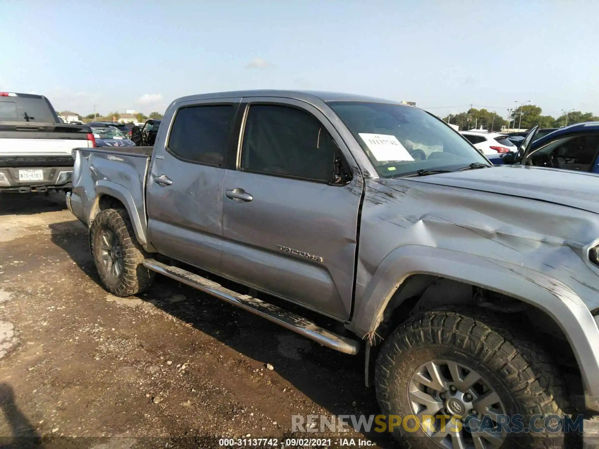 6 Фотография поврежденного автомобиля 5TFCZ5AN3KX209091 TOYOTA TACOMA 4WD 2019