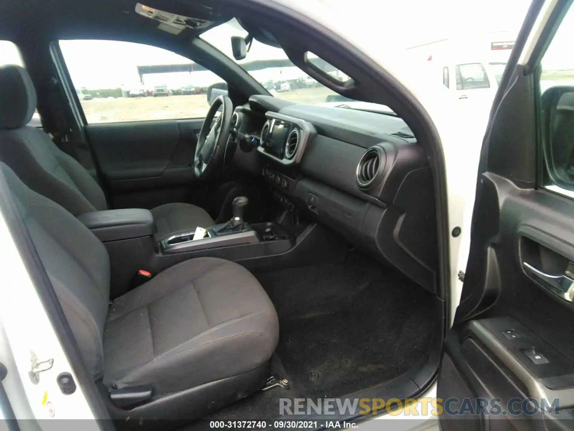 5 Photograph of a damaged car 5TFCZ5AN3KX211388 TOYOTA TACOMA 4WD 2019