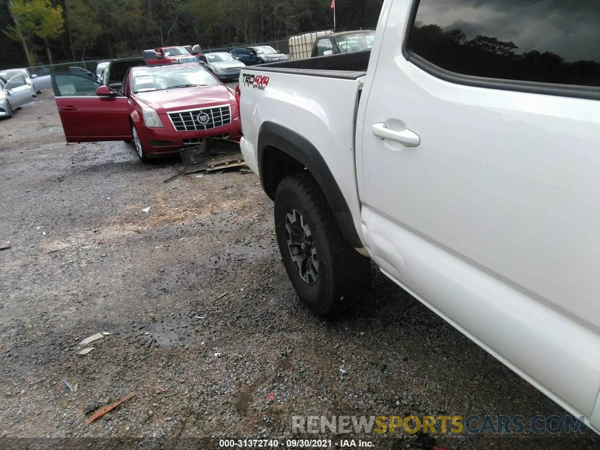 6 Photograph of a damaged car 5TFCZ5AN3KX211388 TOYOTA TACOMA 4WD 2019