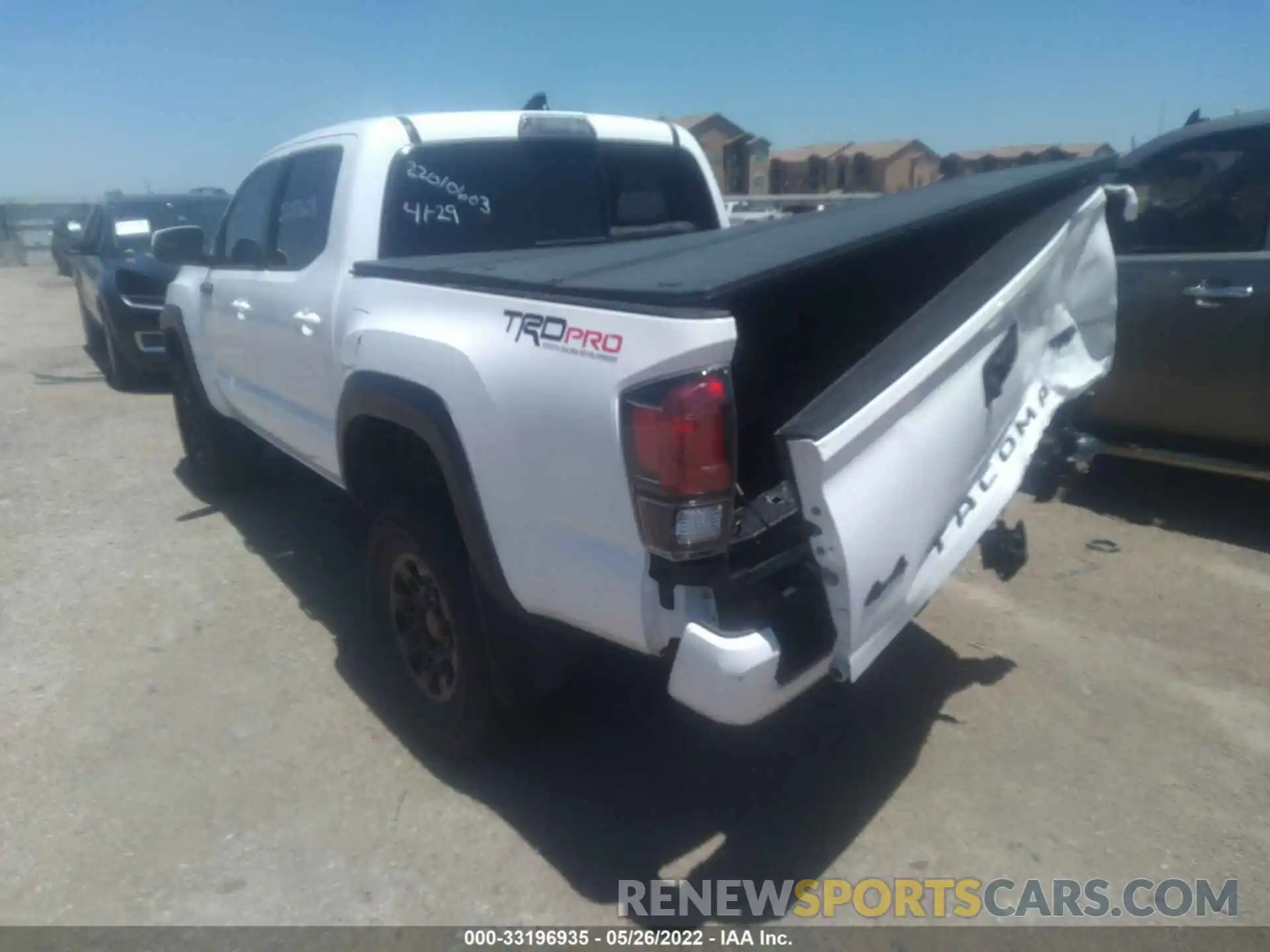 3 Photograph of a damaged car 5TFCZ5AN4KX167658 TOYOTA TACOMA 4WD 2019