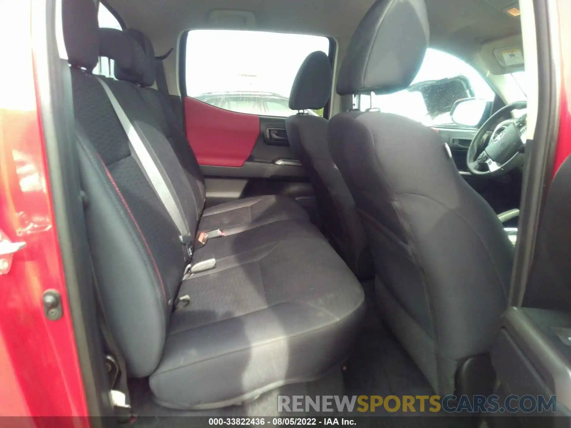 8 Photograph of a damaged car 5TFCZ5AN4KX170690 TOYOTA TACOMA 4WD 2019