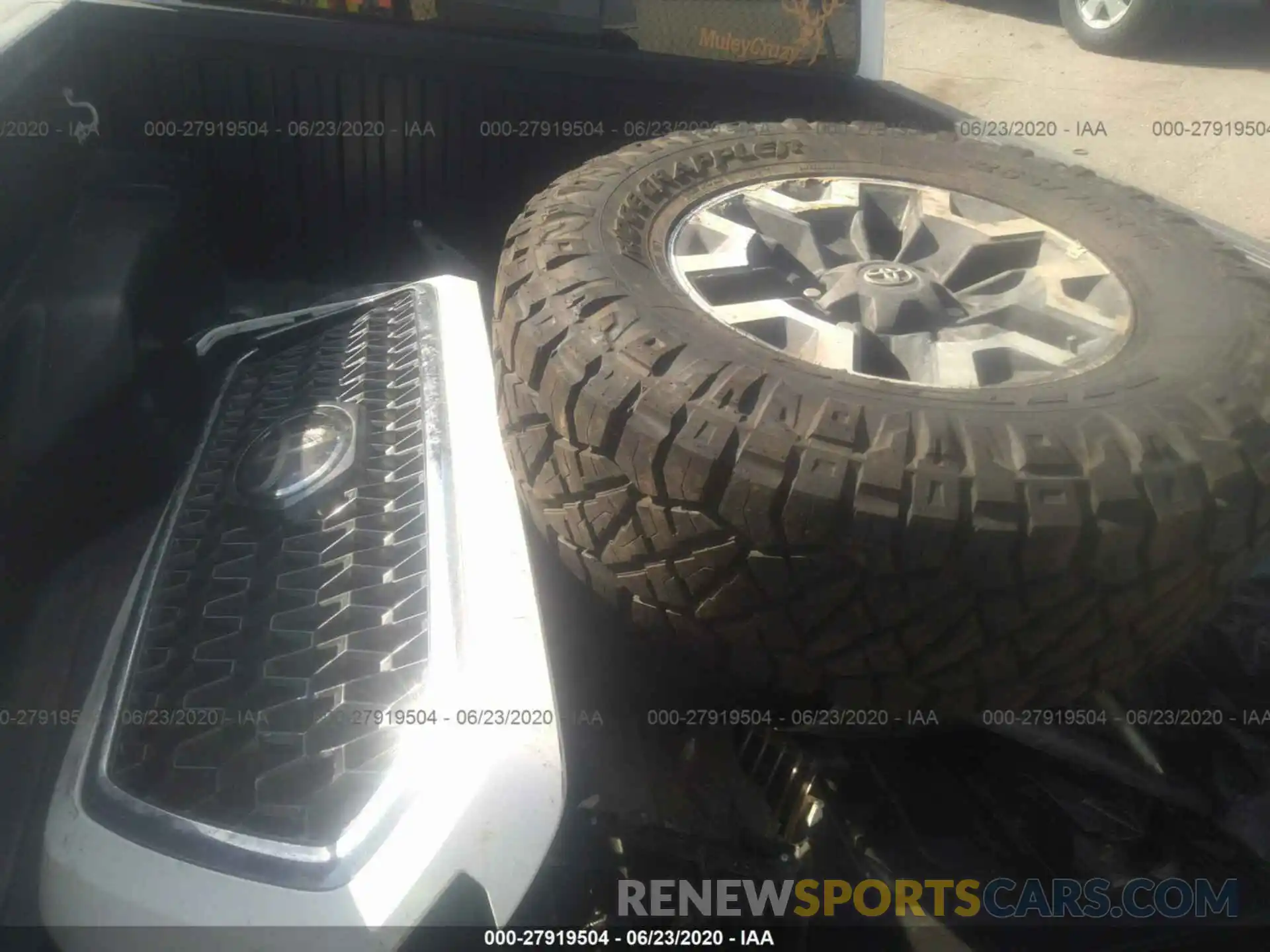 11 Photograph of a damaged car 5TFCZ5AN4KX174125 TOYOTA TACOMA 4WD 2019