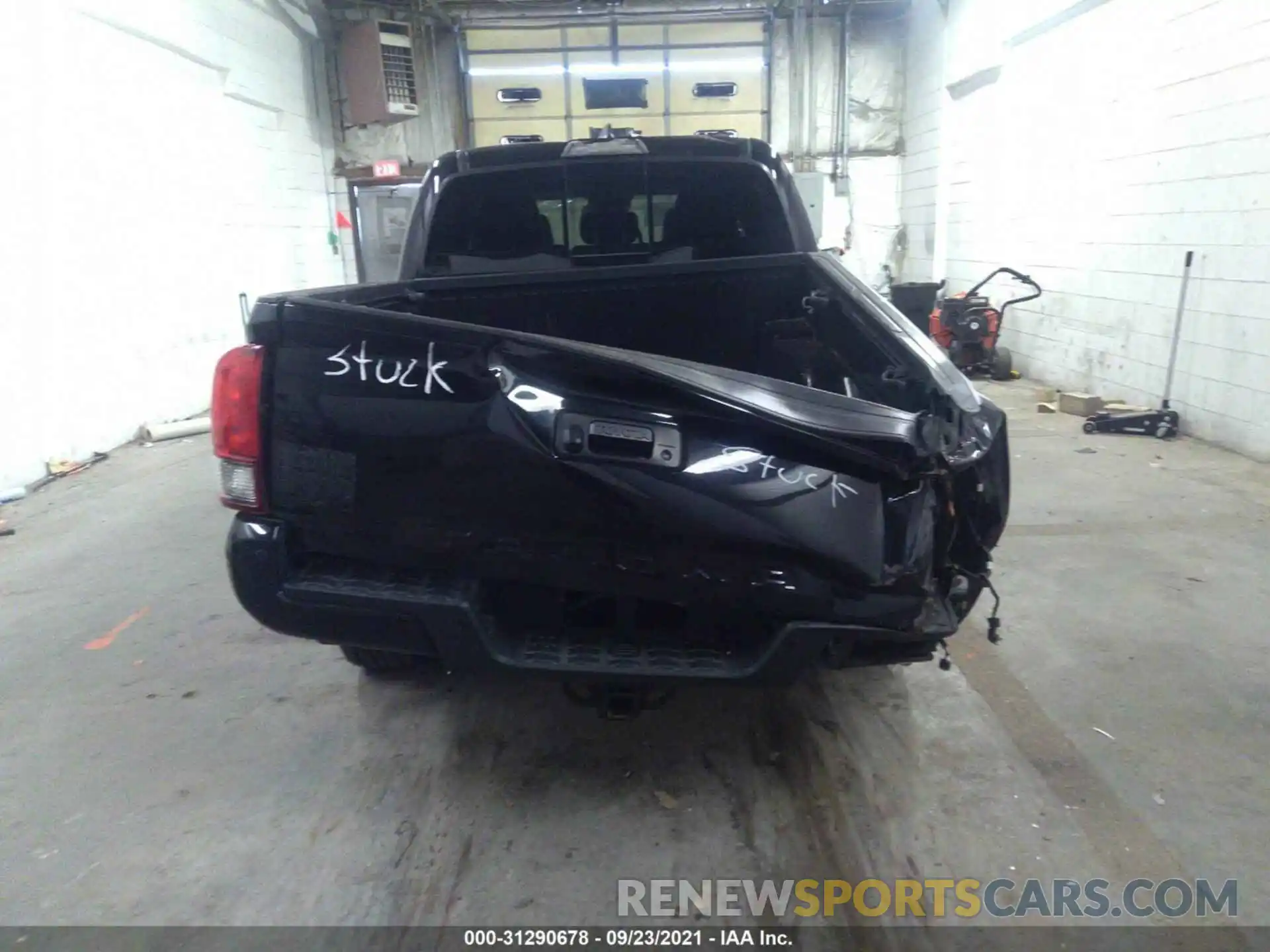 6 Photograph of a damaged car 5TFCZ5AN4KX180961 TOYOTA TACOMA 4WD 2019