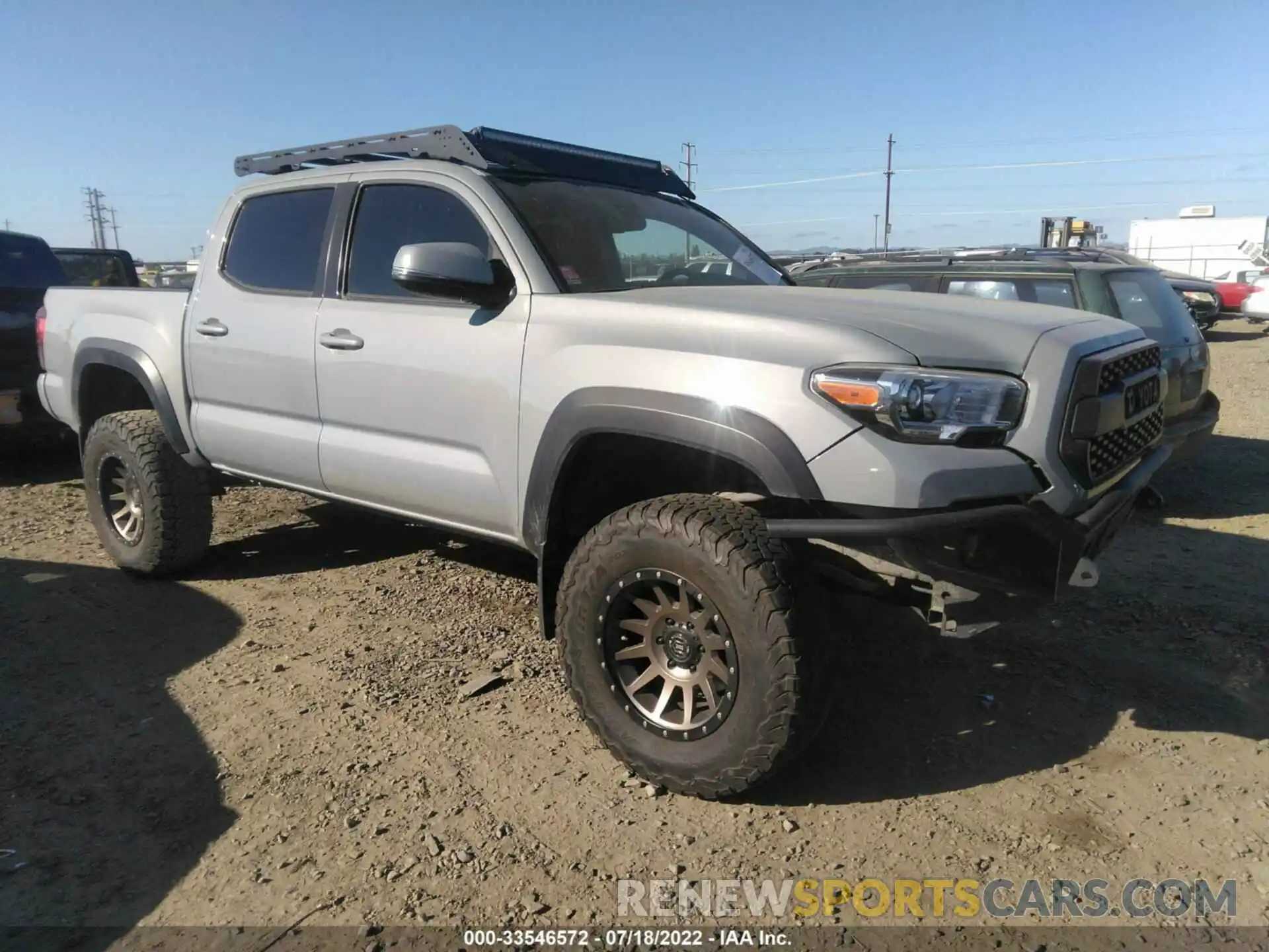 1 Фотография поврежденного автомобиля 5TFCZ5AN4KX182130 TOYOTA TACOMA 4WD 2019