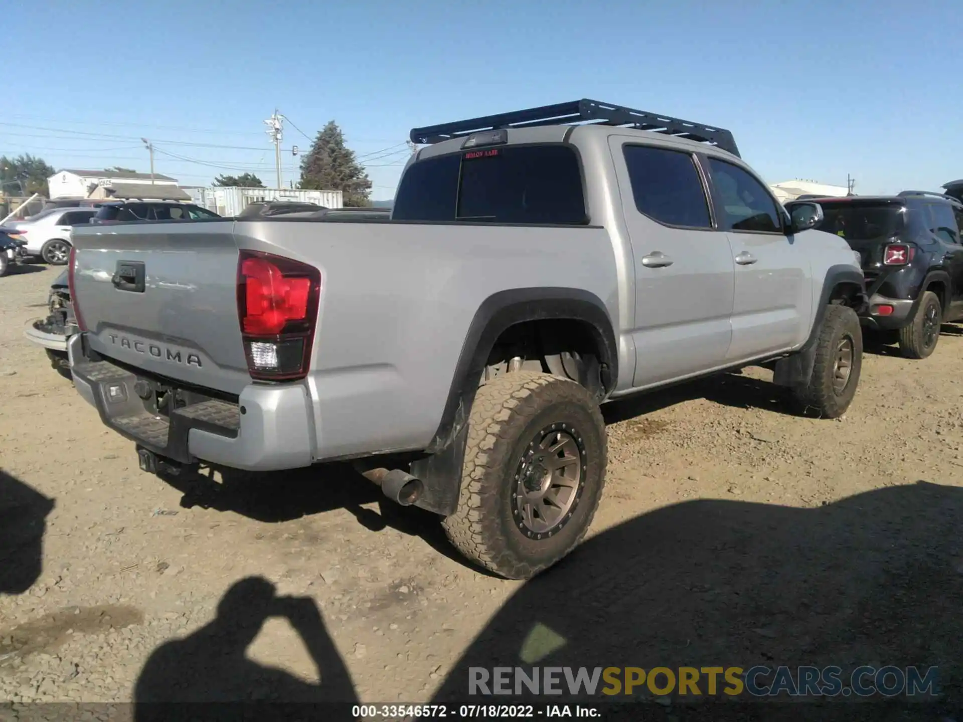 4 Фотография поврежденного автомобиля 5TFCZ5AN4KX182130 TOYOTA TACOMA 4WD 2019