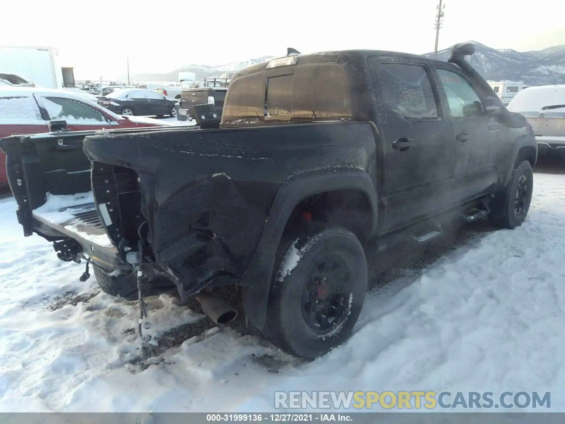 4 Фотография поврежденного автомобиля 5TFCZ5AN4KX188283 TOYOTA TACOMA 4WD 2019