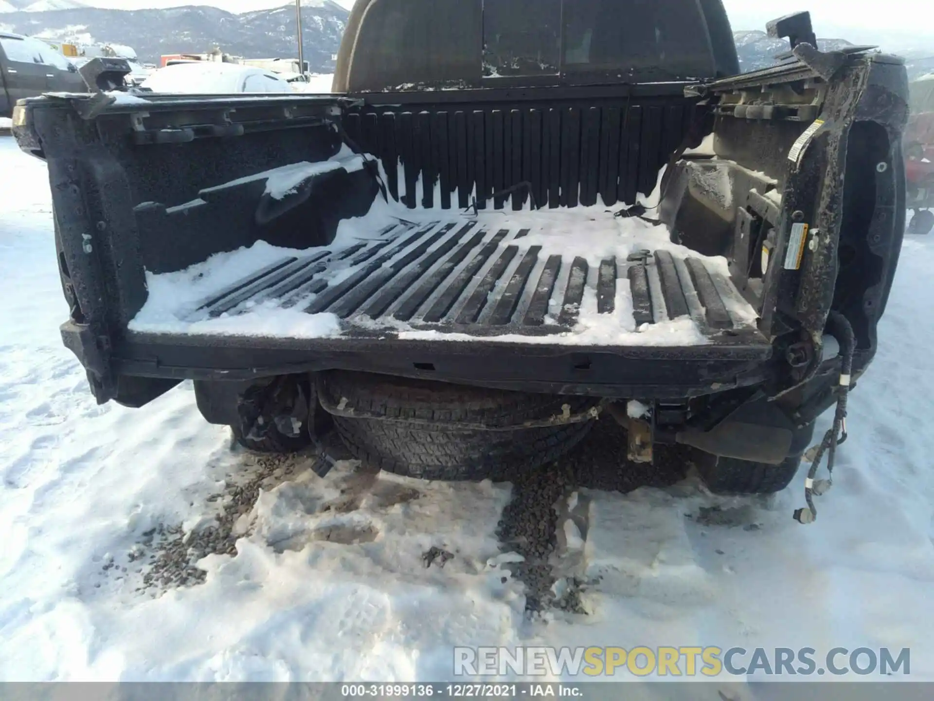 6 Photograph of a damaged car 5TFCZ5AN4KX188283 TOYOTA TACOMA 4WD 2019