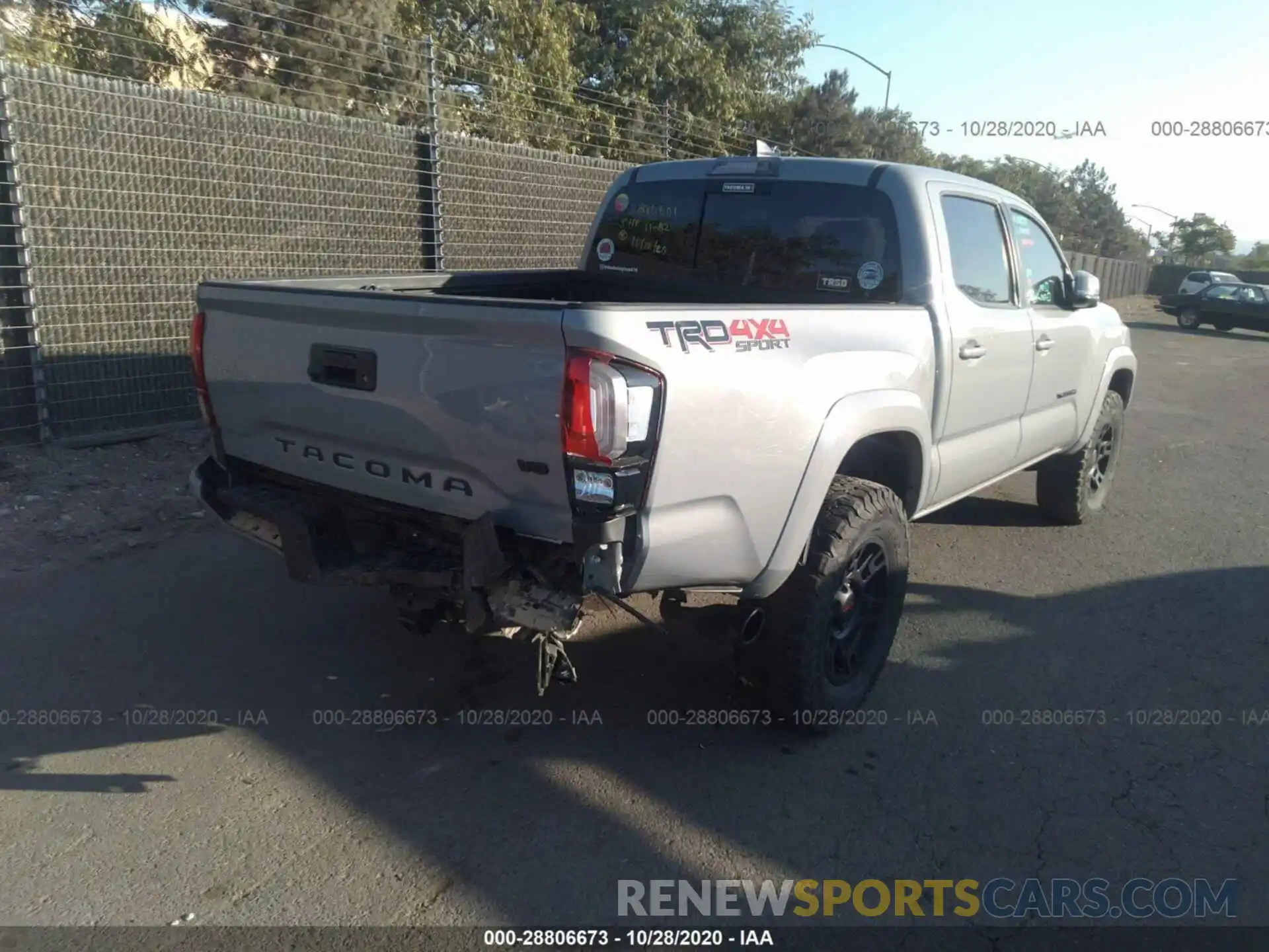 4 Фотография поврежденного автомобиля 5TFCZ5AN4KX191247 TOYOTA TACOMA 4WD 2019