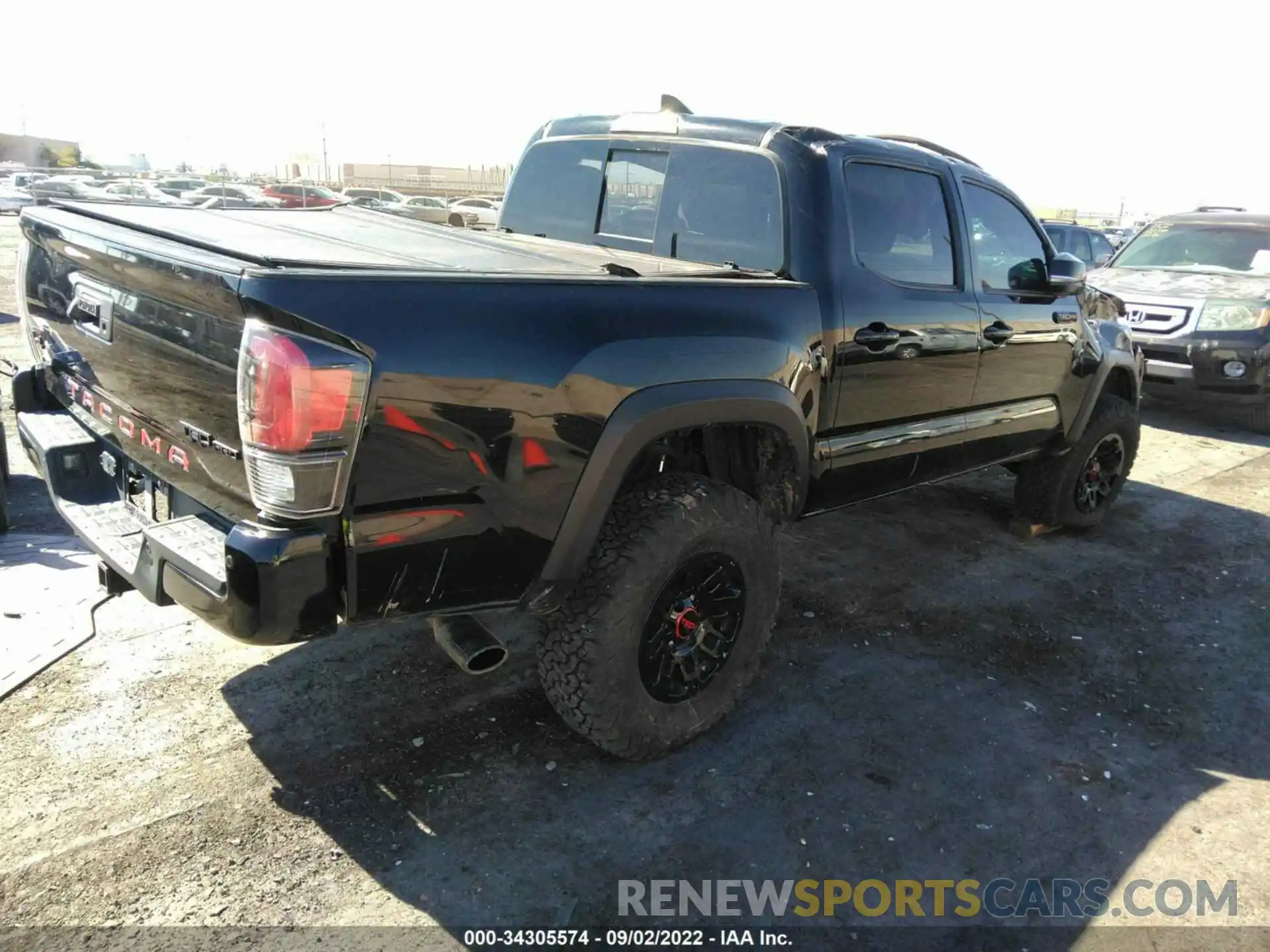 4 Фотография поврежденного автомобиля 5TFCZ5AN4KX192124 TOYOTA TACOMA 4WD 2019