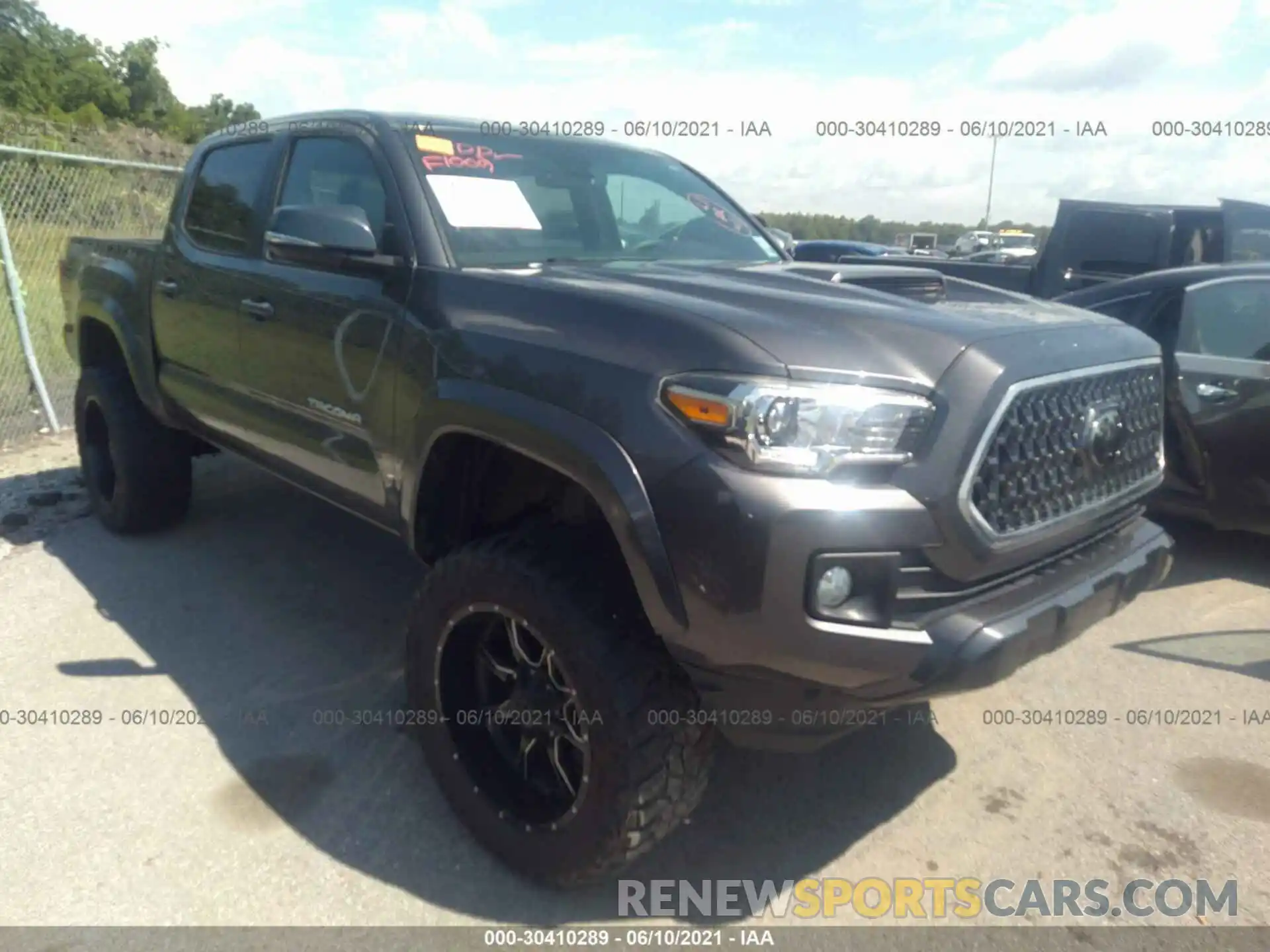 1 Photograph of a damaged car 5TFCZ5AN4KX197114 TOYOTA TACOMA 4WD 2019