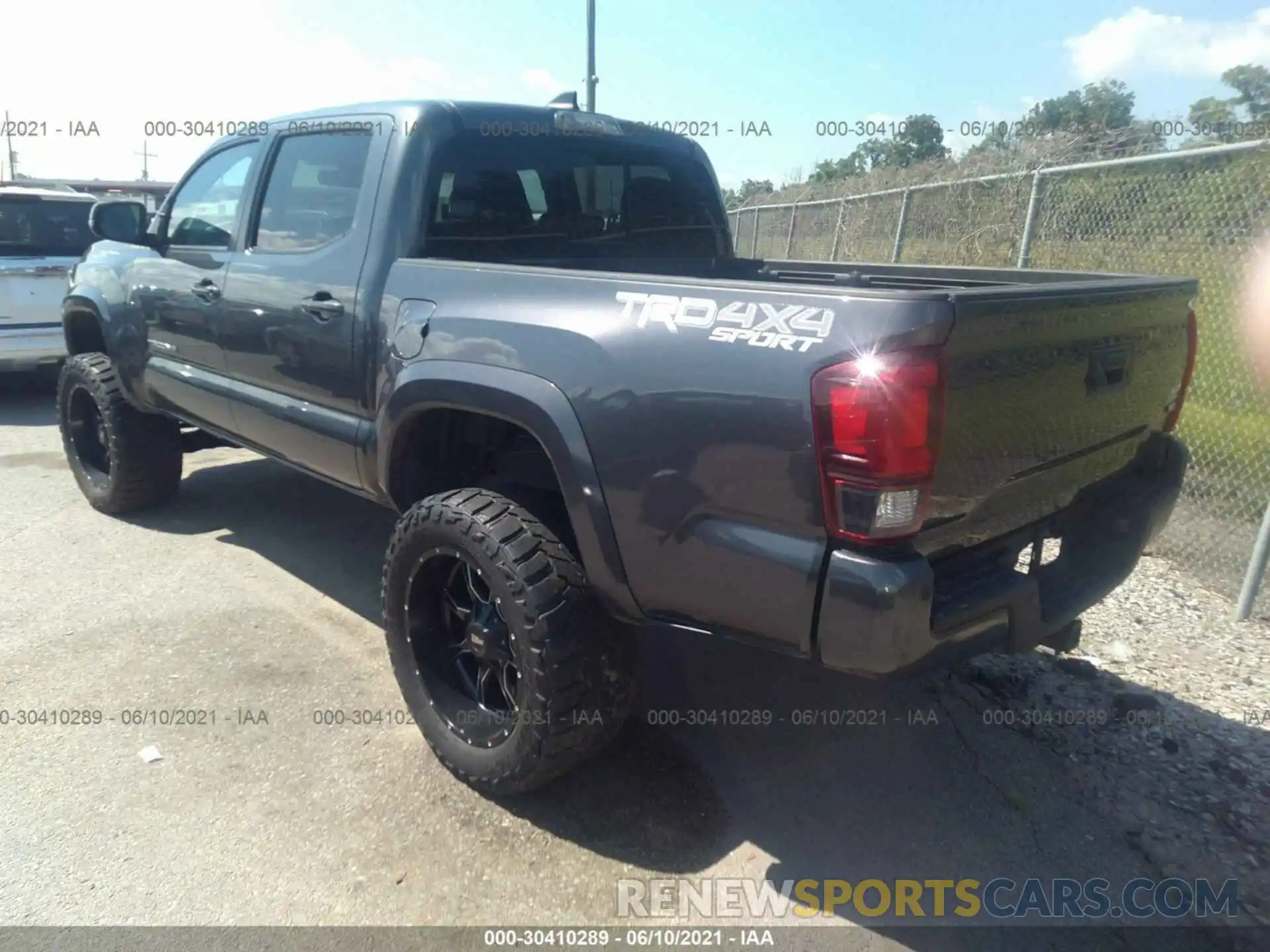 3 Photograph of a damaged car 5TFCZ5AN4KX197114 TOYOTA TACOMA 4WD 2019