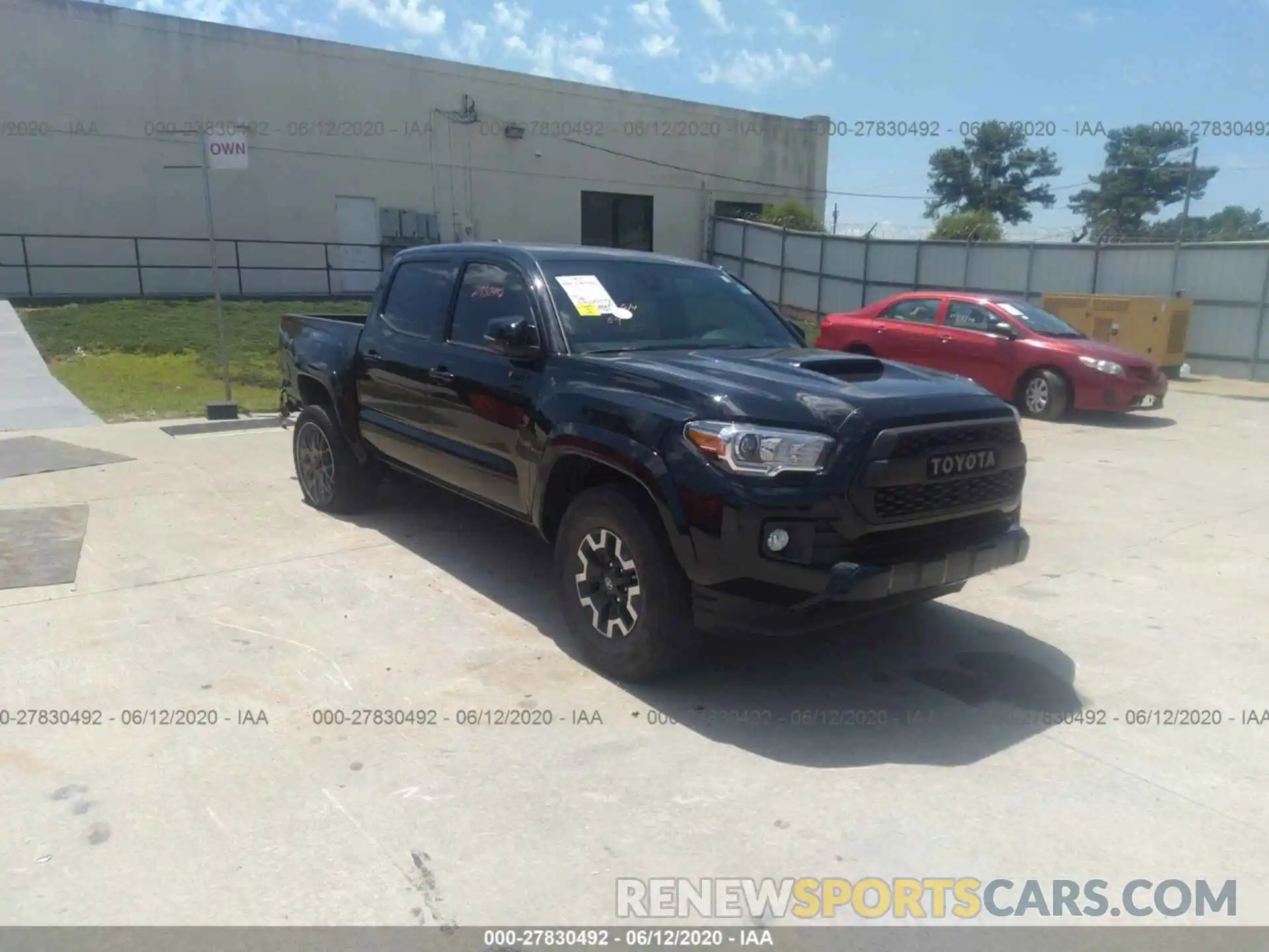 1 Фотография поврежденного автомобиля 5TFCZ5AN4KX202716 TOYOTA TACOMA 4WD 2019