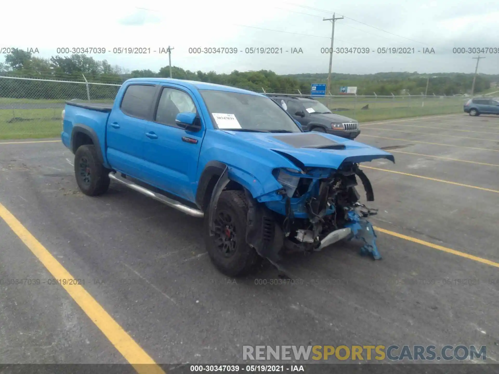 1 Photograph of a damaged car 5TFCZ5AN4KX204076 TOYOTA TACOMA 4WD 2019