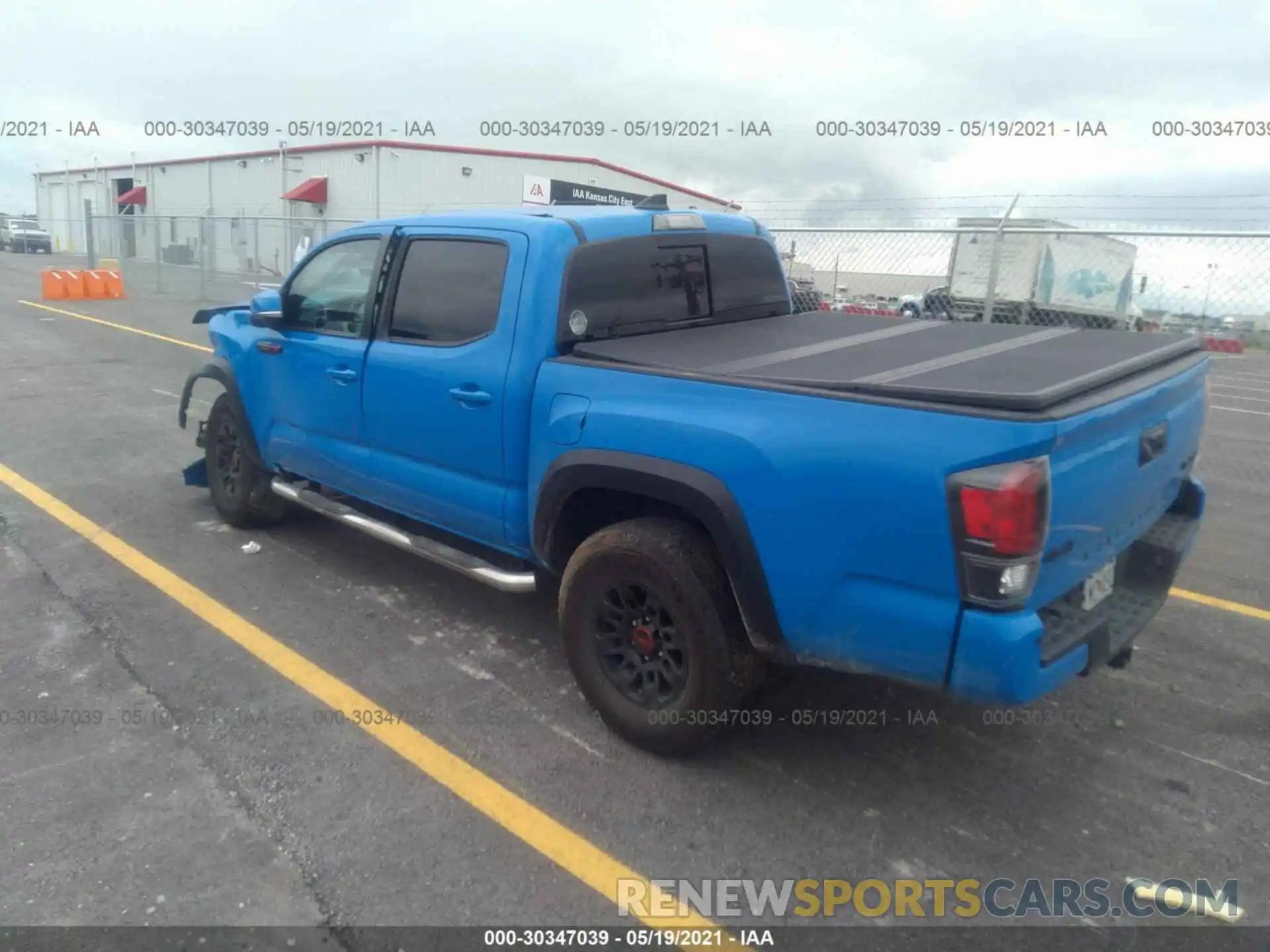 3 Photograph of a damaged car 5TFCZ5AN4KX204076 TOYOTA TACOMA 4WD 2019