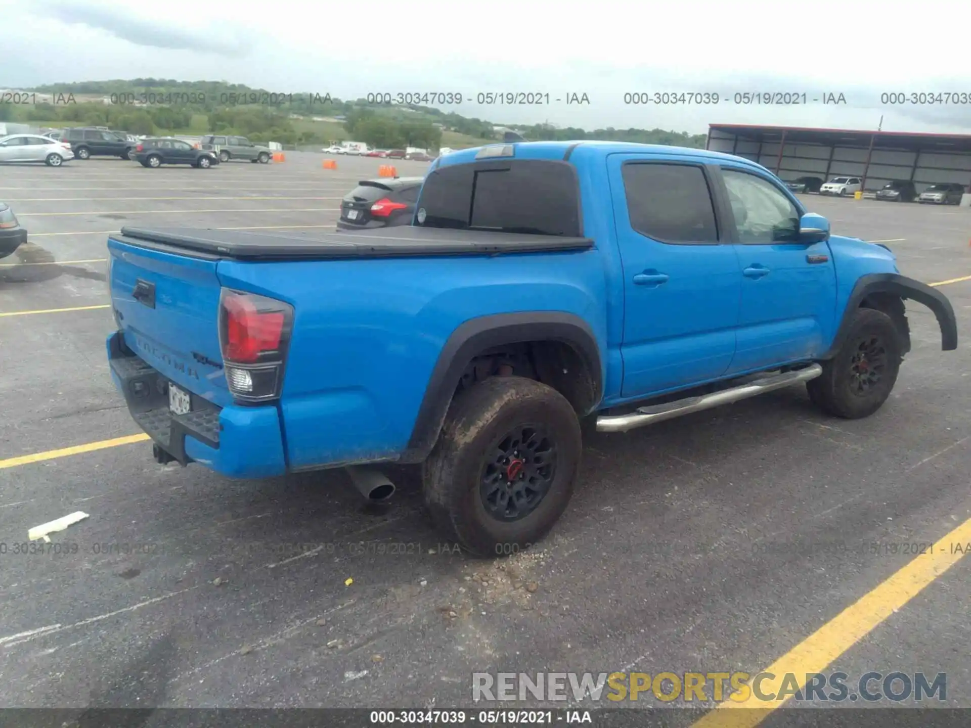 4 Photograph of a damaged car 5TFCZ5AN4KX204076 TOYOTA TACOMA 4WD 2019