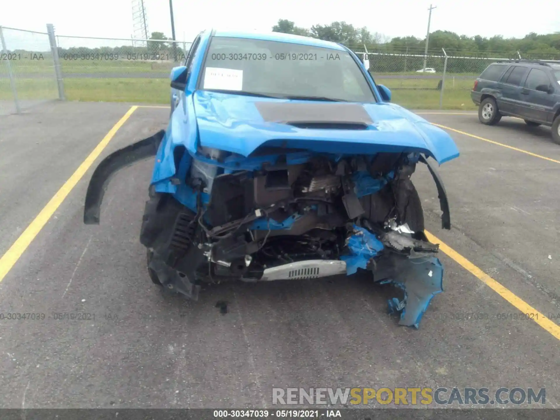 6 Photograph of a damaged car 5TFCZ5AN4KX204076 TOYOTA TACOMA 4WD 2019