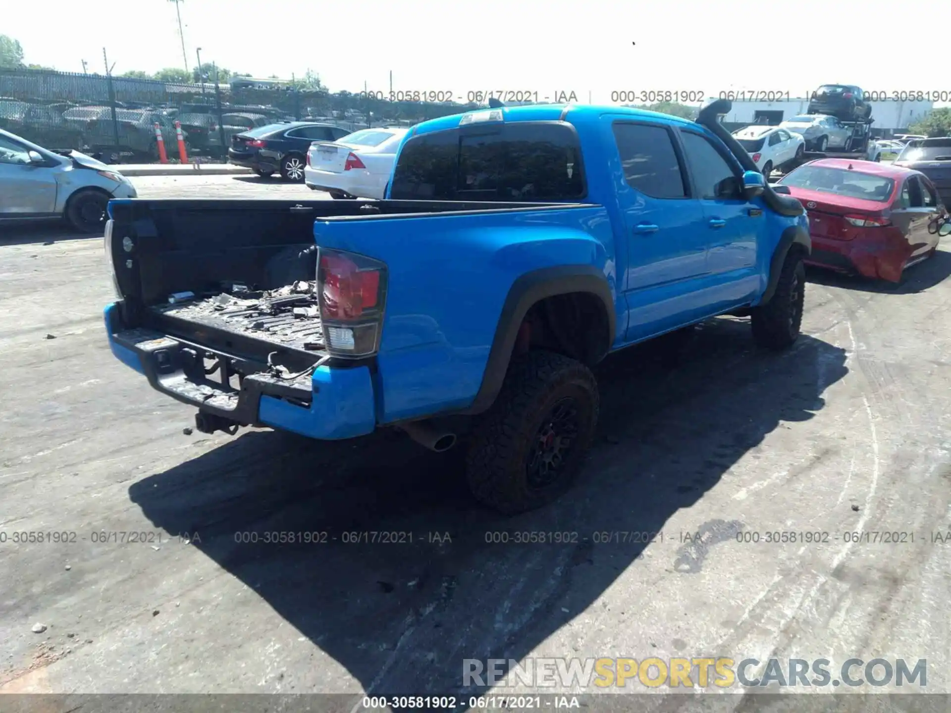 4 Фотография поврежденного автомобиля 5TFCZ5AN4KX204708 TOYOTA TACOMA 4WD 2019