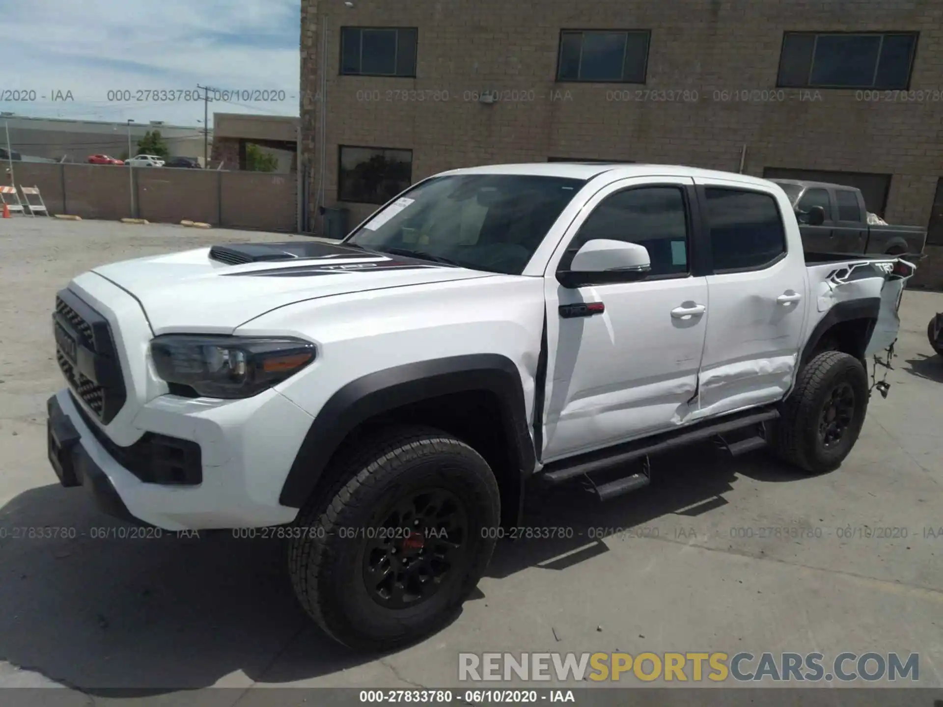 2 Photograph of a damaged car 5TFCZ5AN4KX205356 TOYOTA TACOMA 4WD 2019