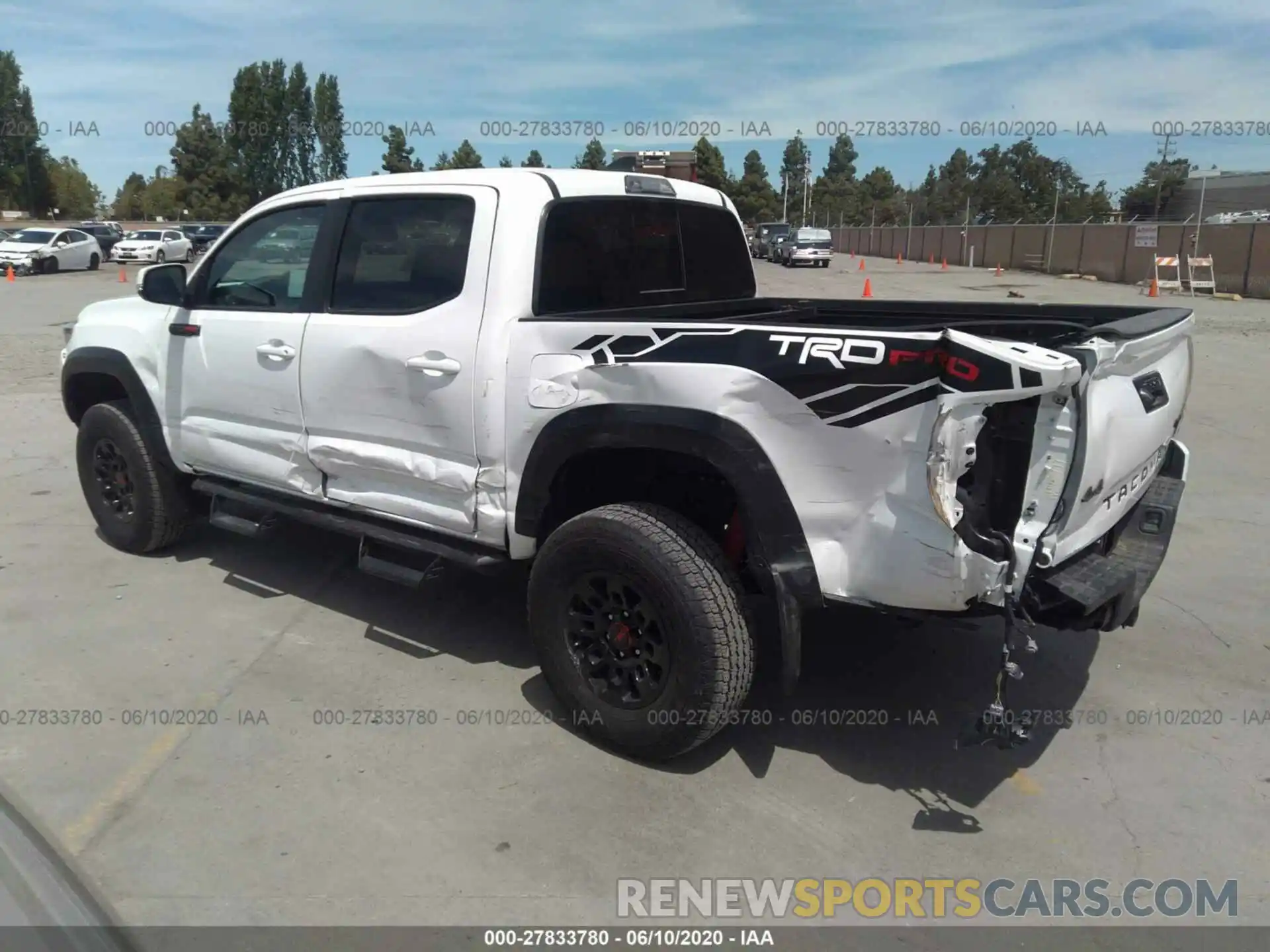 3 Photograph of a damaged car 5TFCZ5AN4KX205356 TOYOTA TACOMA 4WD 2019