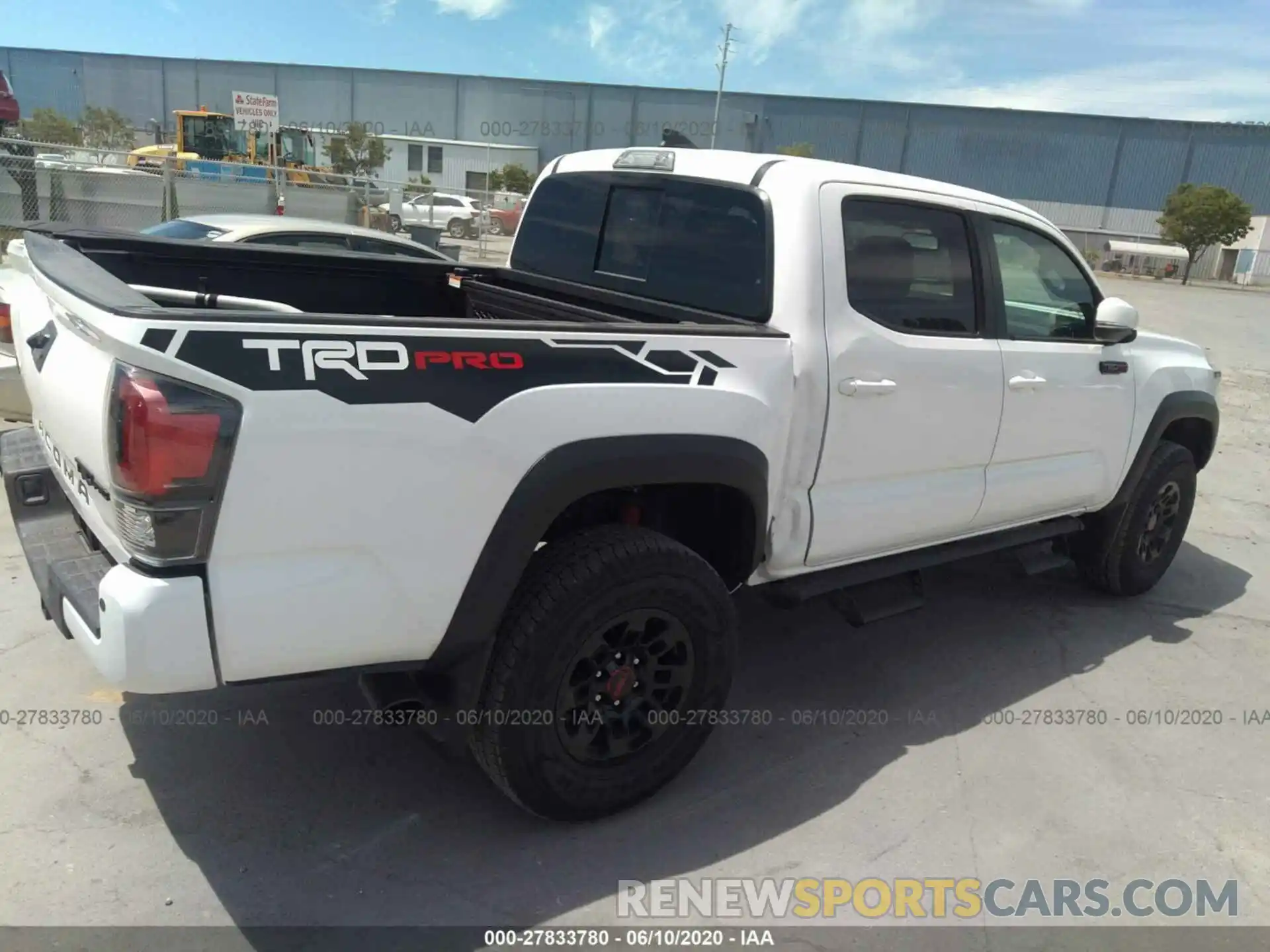 4 Photograph of a damaged car 5TFCZ5AN4KX205356 TOYOTA TACOMA 4WD 2019